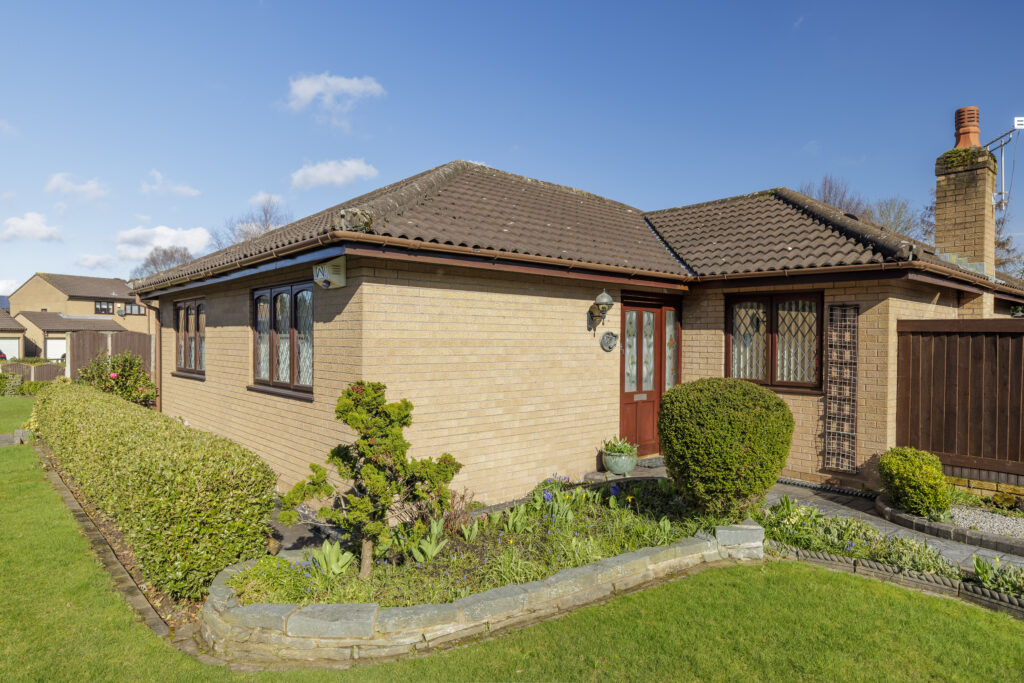 Beautiful 2 bedroom detached bungalow for sale in Grappenhall
