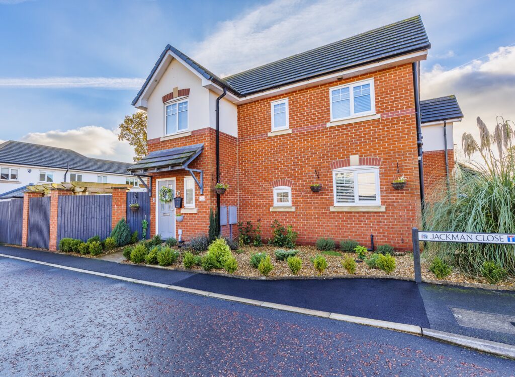 semi-detached house for sale by lake in Newton-le-willows