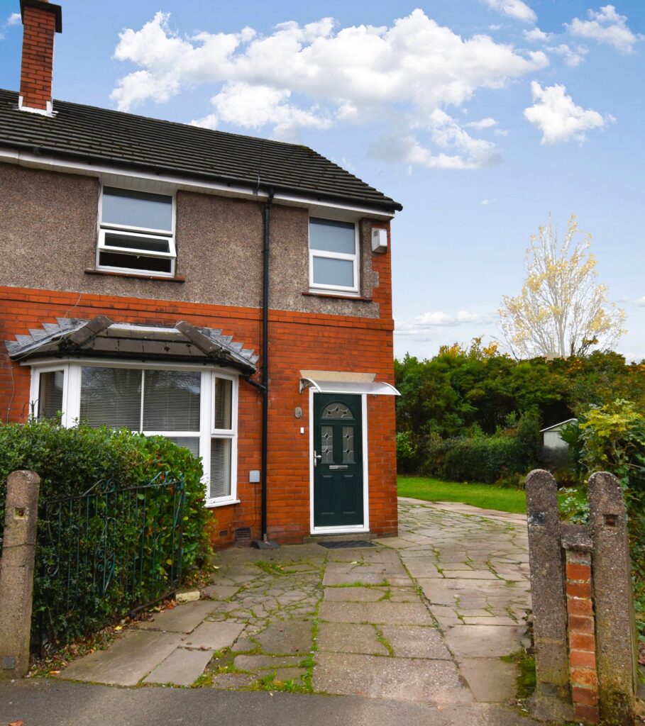 racey estates, estate and letting agent newton-le-willows property for rent. Large garden, 2 bathroom, 3 bedroom, semi-detached house