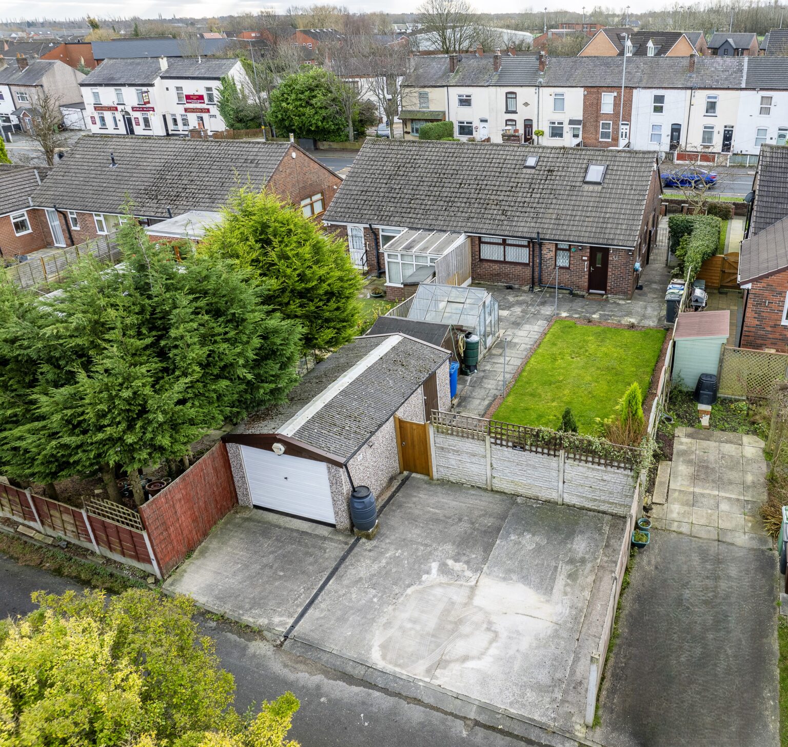 3 bed bungalow for sale in leigh
