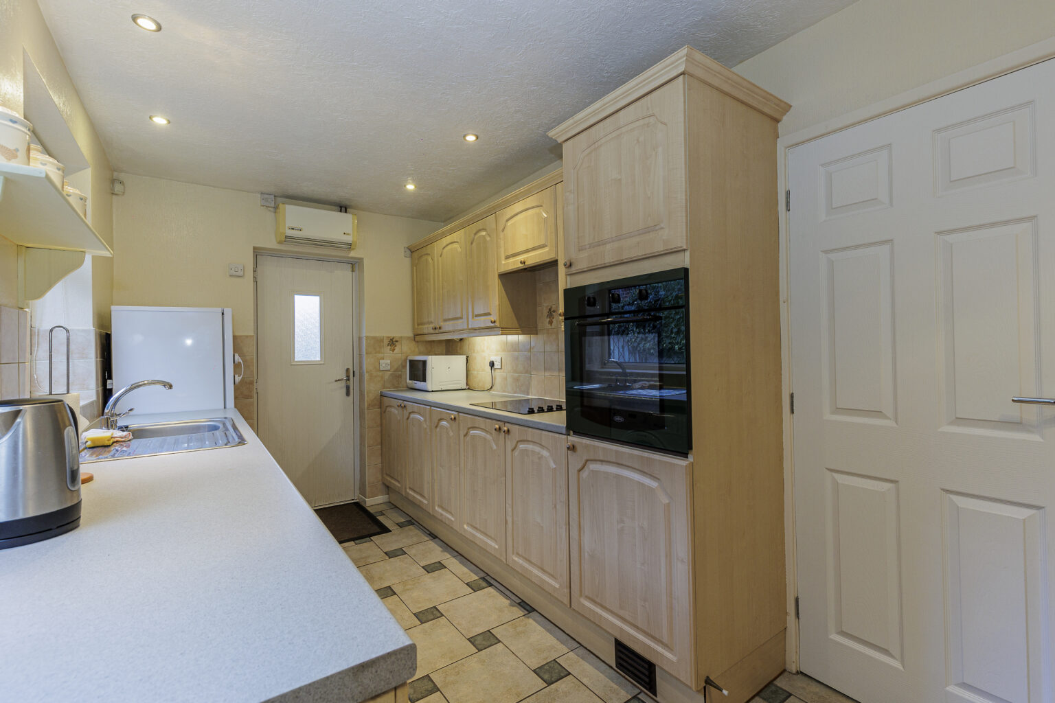 3 bed bungalow for sale in leigh