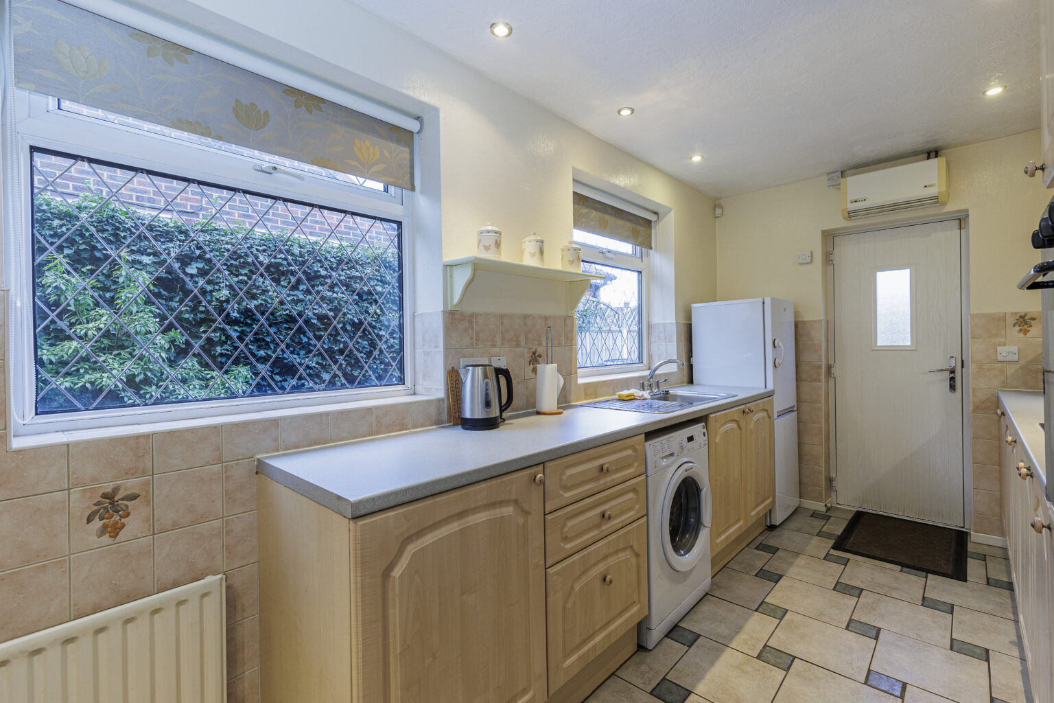 3 bed bungalow for sale in leigh