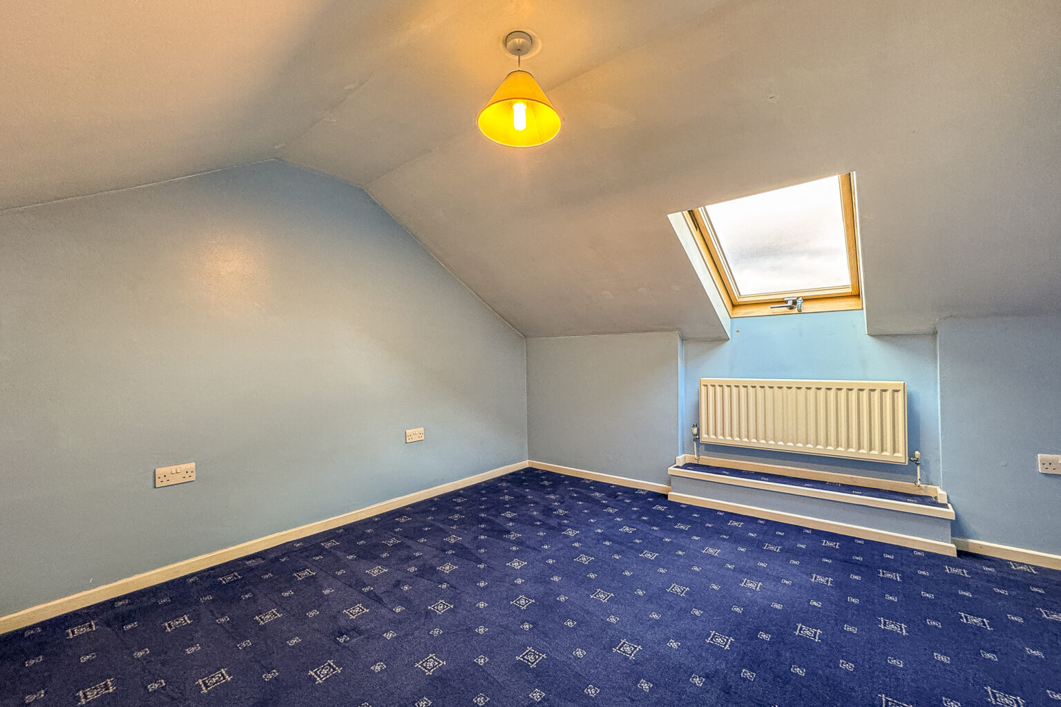3 bed bungalow for sale in leigh