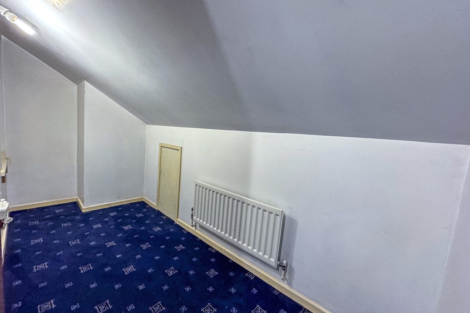 3 bed bungalow for sale in leigh