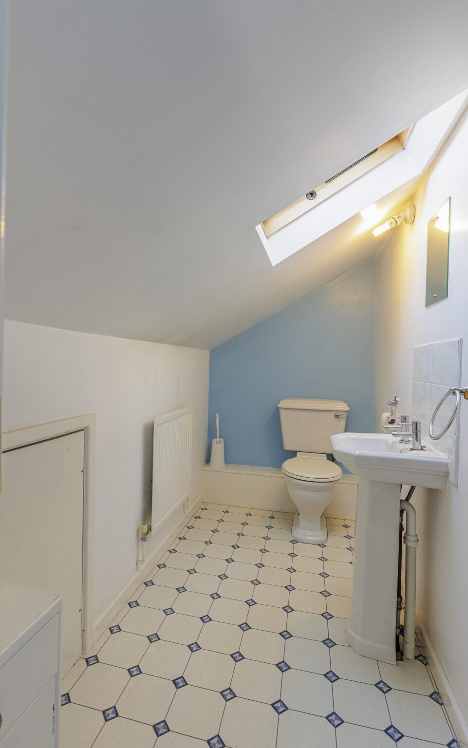 3 bed bungalow for sale in leigh