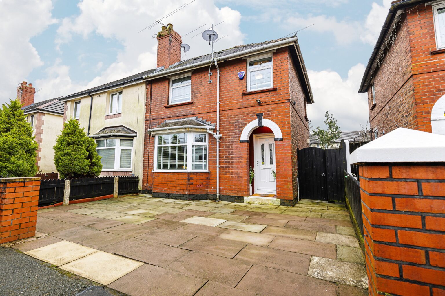 3 bedroom semi-detached house for sale in Newton-le-Willows