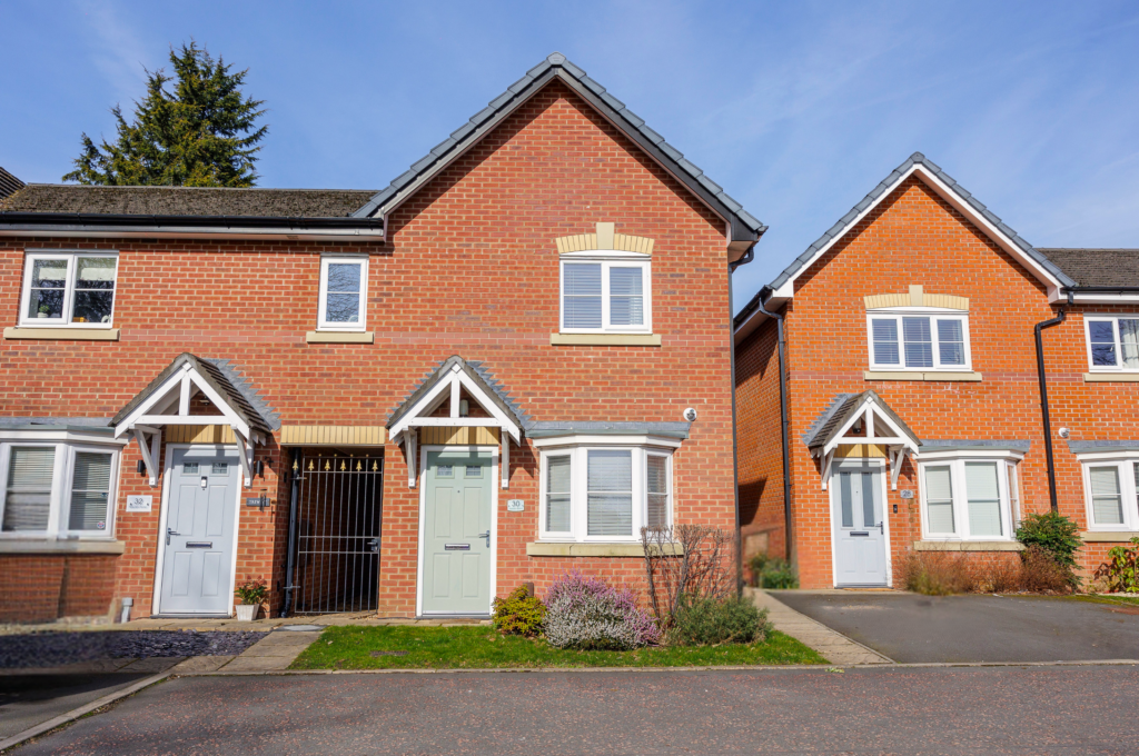 2-Bedroom House For Sale with Lake View in Newton-le-Willows