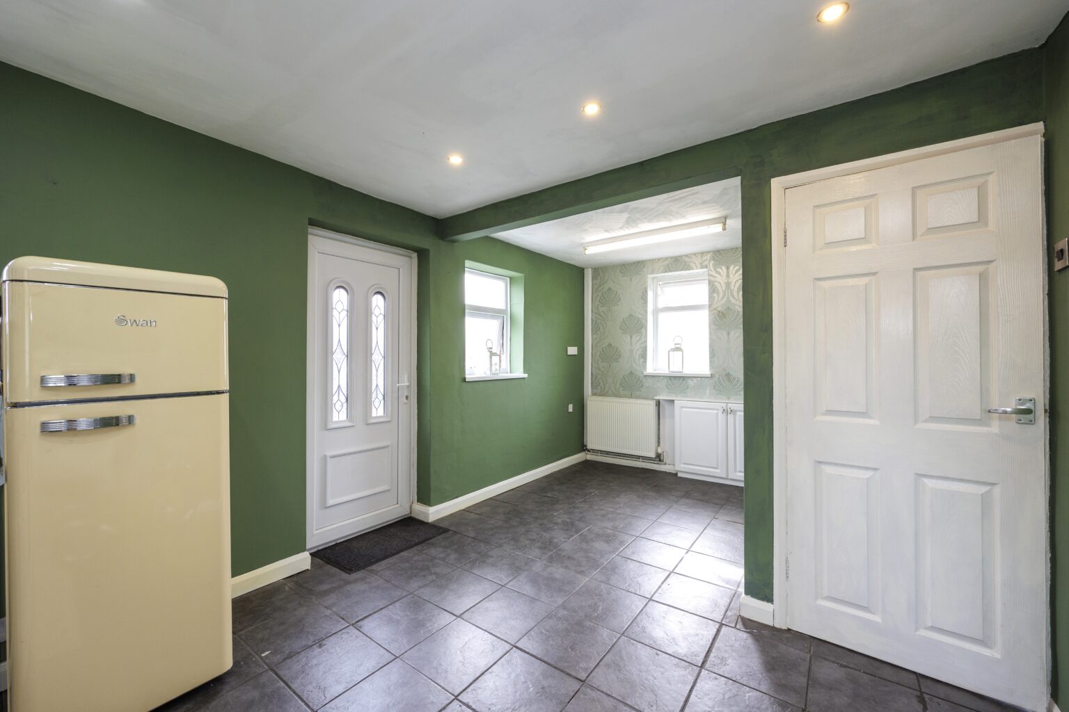 Spacious and Well-Maintained 3 Bedroom End Terraced Home For Sale in Golborne (WA3)
