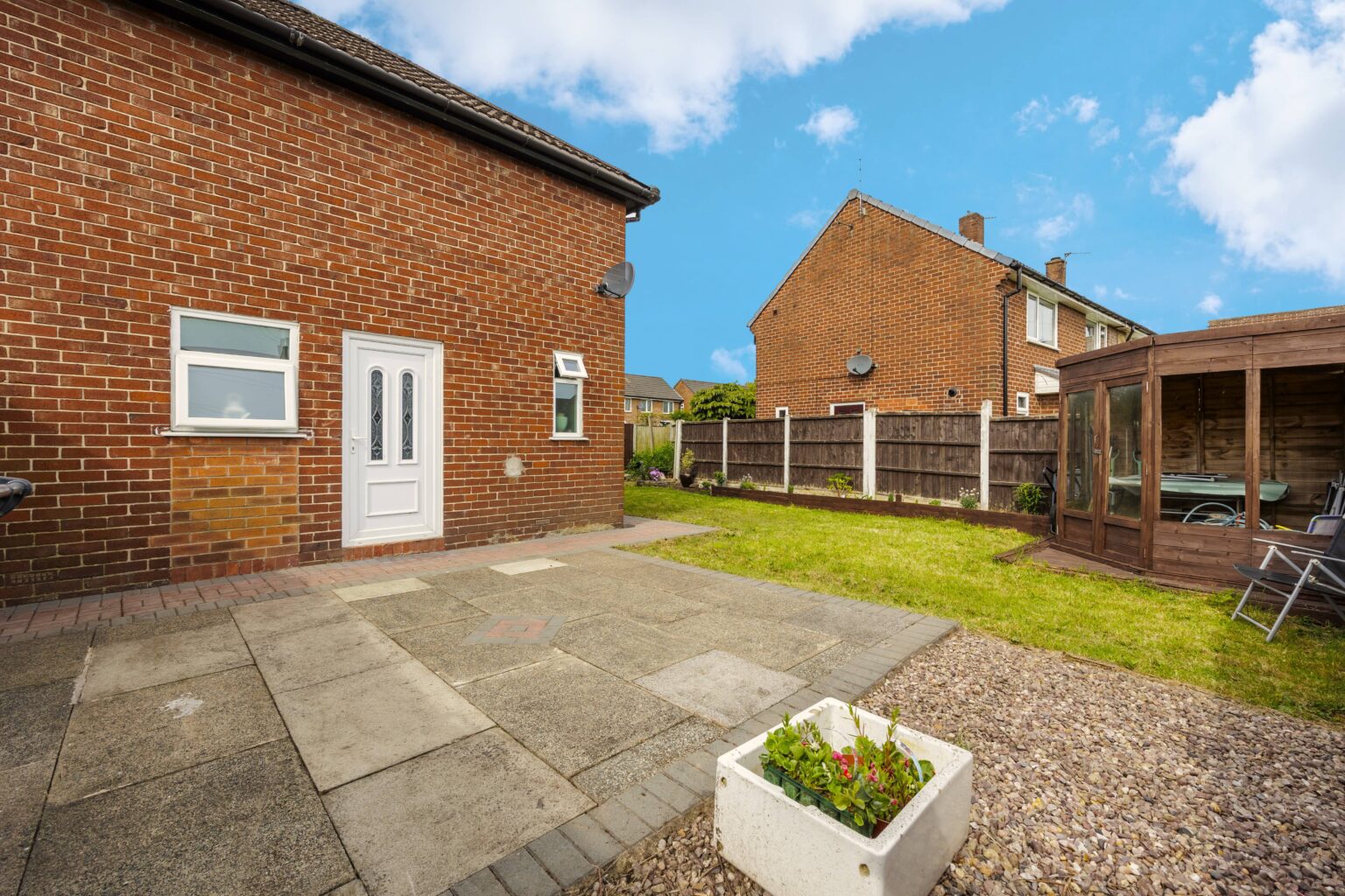Spacious and Well-Maintained 3 Bedroom End Terraced Home For Sale in Golborne (WA3)
