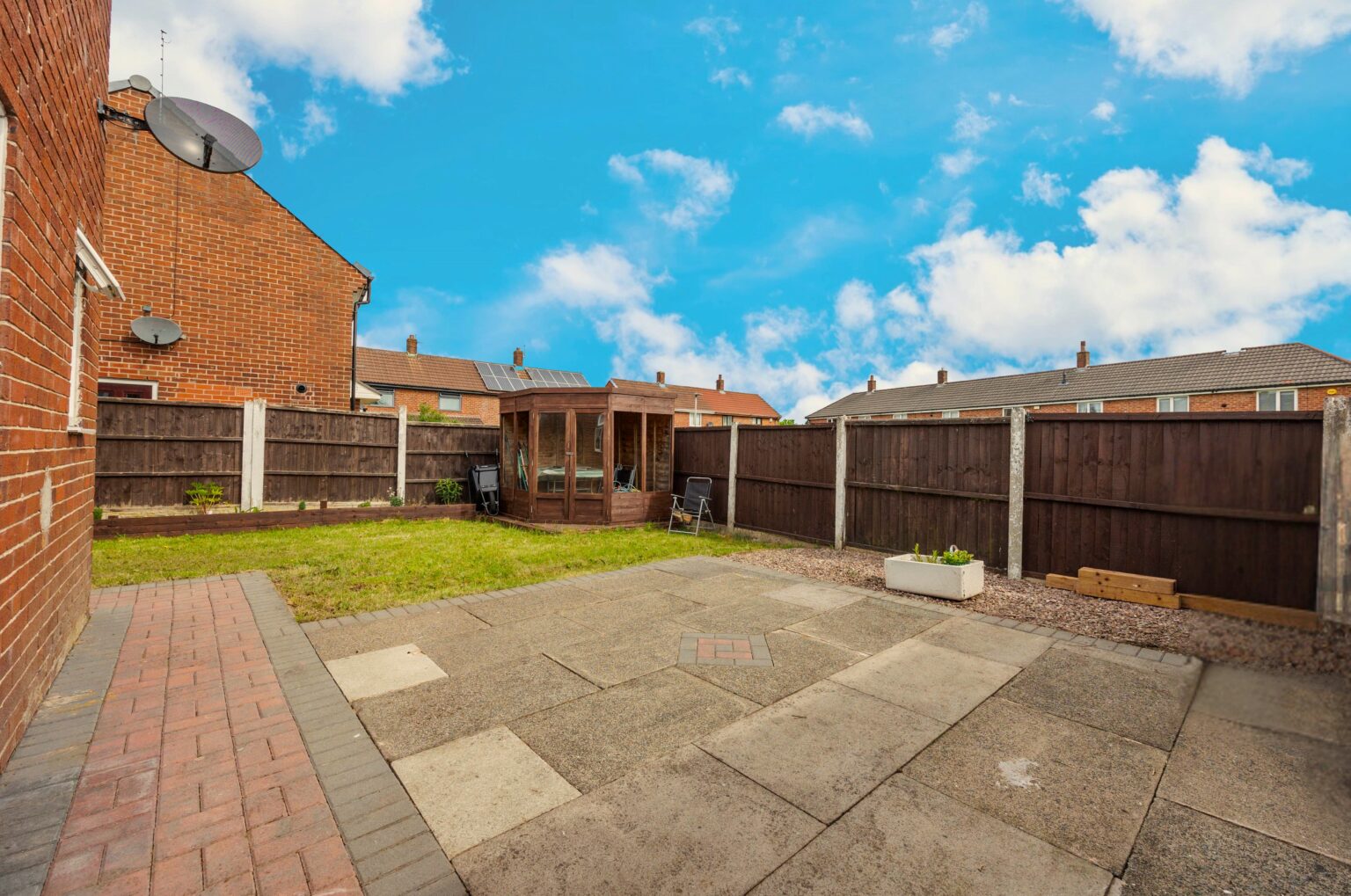 Spacious and Well-Maintained 3 Bedroom End Terraced Home For Sale in Golborne (WA3)