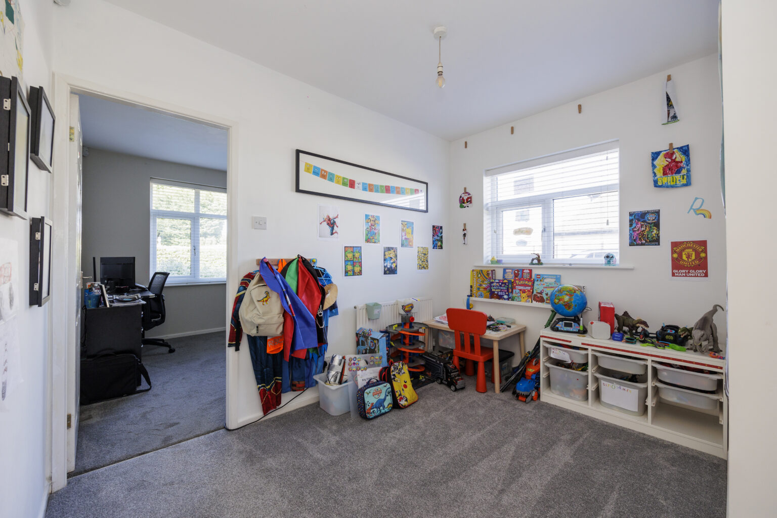 pacious 5 Bedroom Detached Home with Self-Contained Extension For Sale in Lowton (WA3)