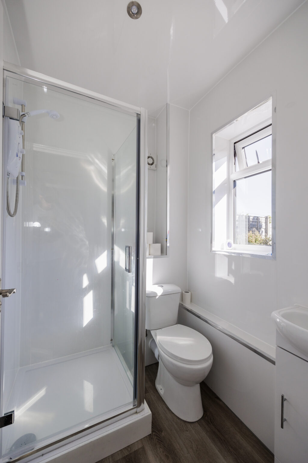 pacious 5 Bedroom Detached Home with Self-Contained Extension For Sale in Lowton (WA3)