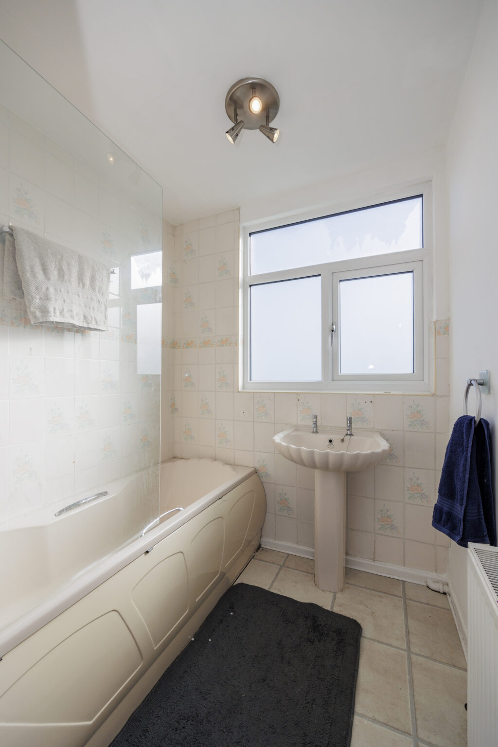 pacious 5 Bedroom Detached Home with Self-Contained Extension For Sale in Lowton (WA3)
