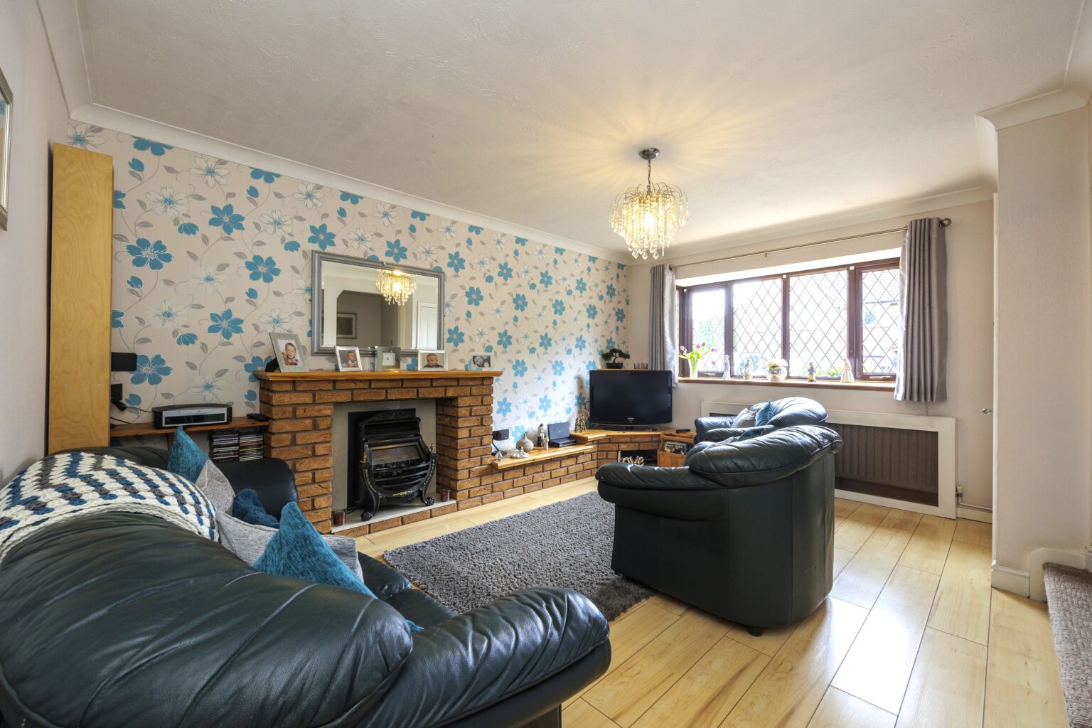 Beautiful 3 Bedroom End-Terraced Home For Sale in Callands, Warrington