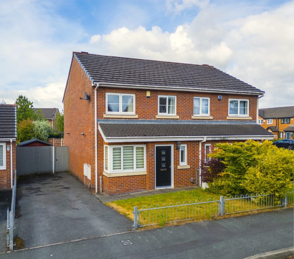 3 Bedroom Semi-Detached House For Sale in Padgate, Warrington (WA2)