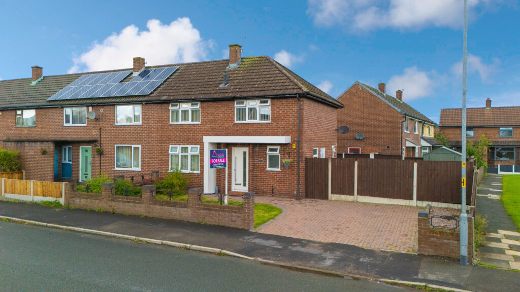 Spacious and Well-Maintained 3 Bedroom End Terraced Home For Sale in Golborne (WA3)