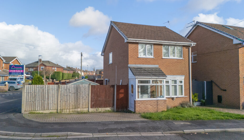 Spacious 3 Bedroom Detached Home For Sale in Haydock (WA11)