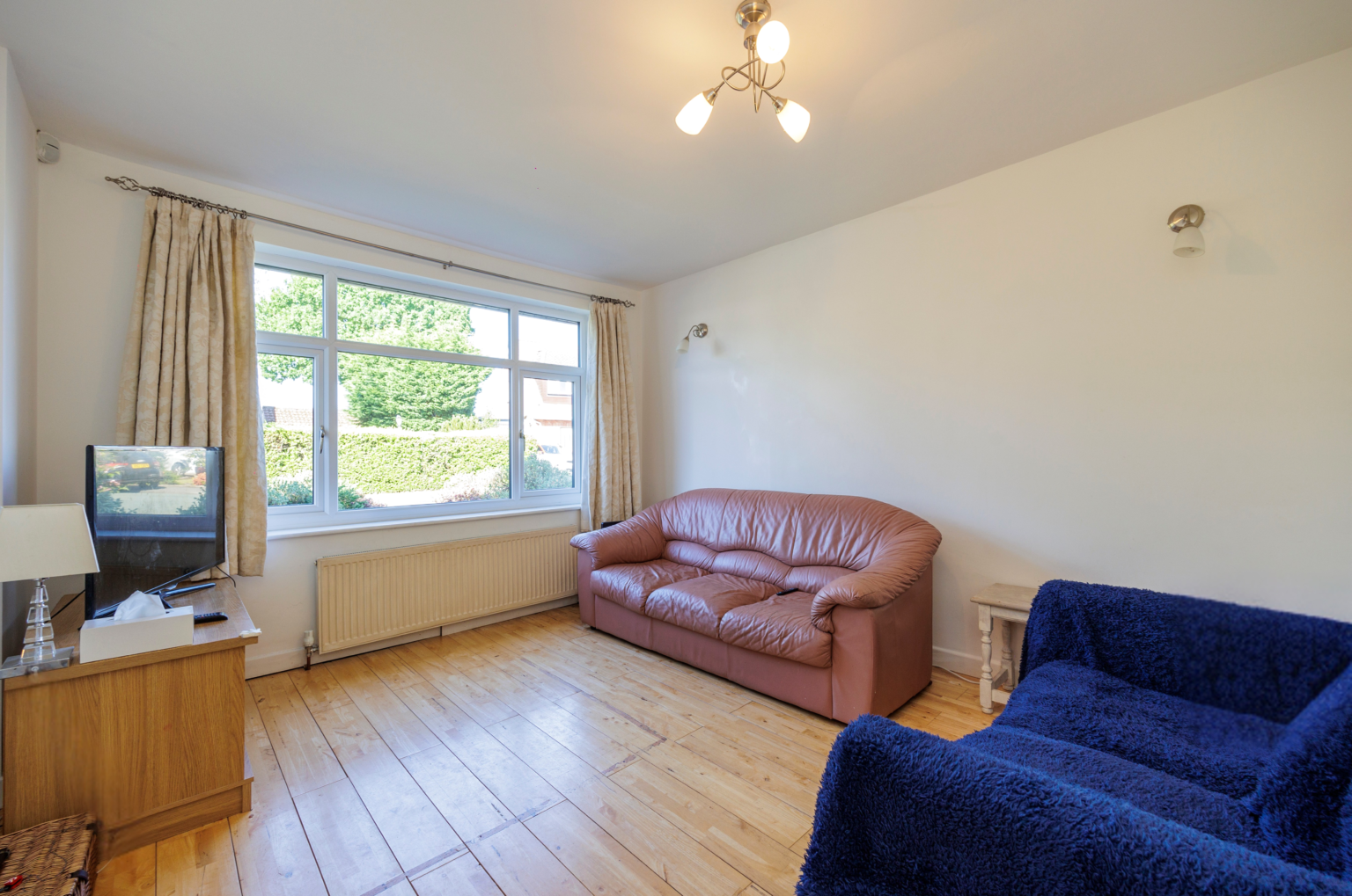 pacious 5 Bedroom Detached Home with Self-Contained Extension For Sale in Lowton (WA3)