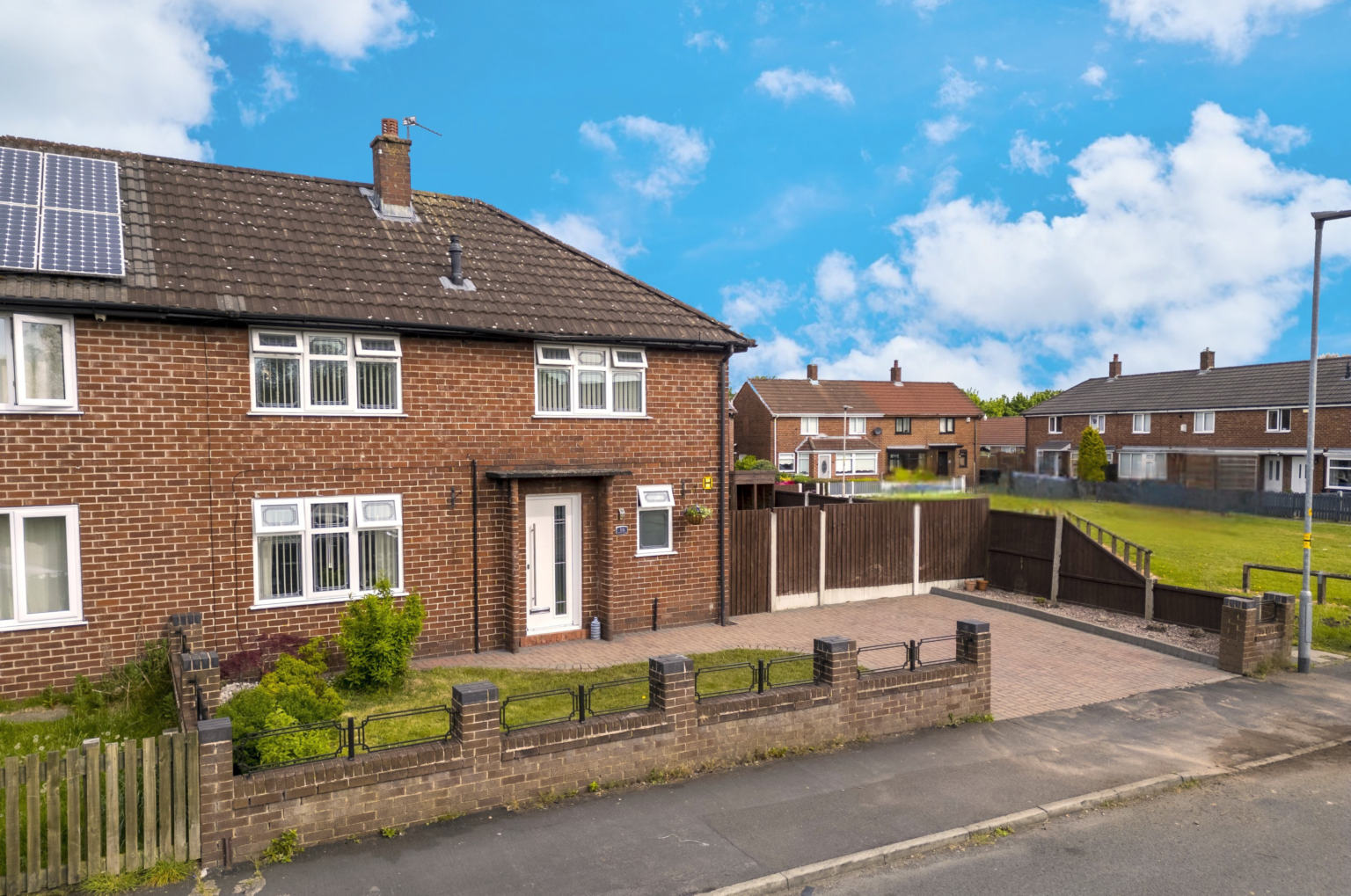 Spacious and Well-Maintained 3 Bedroom End Terraced Home For Sale in Golborne (WA3)