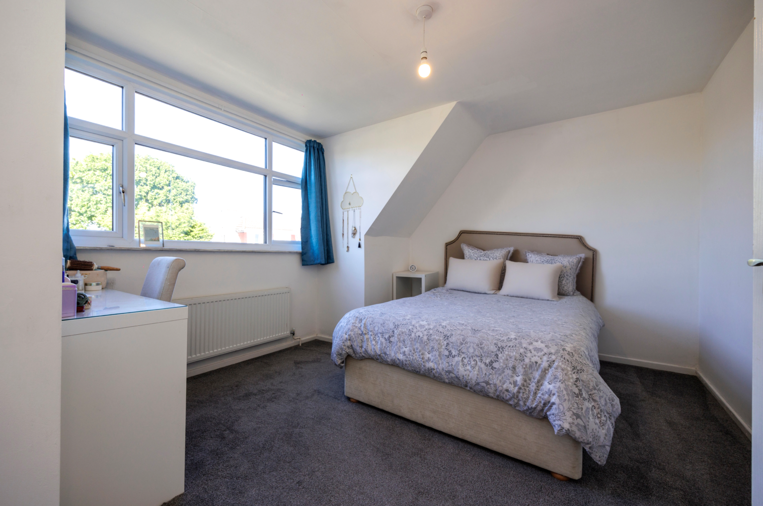 pacious 5 Bedroom Detached Home with Self-Contained Extension For Sale in Lowton (WA3)