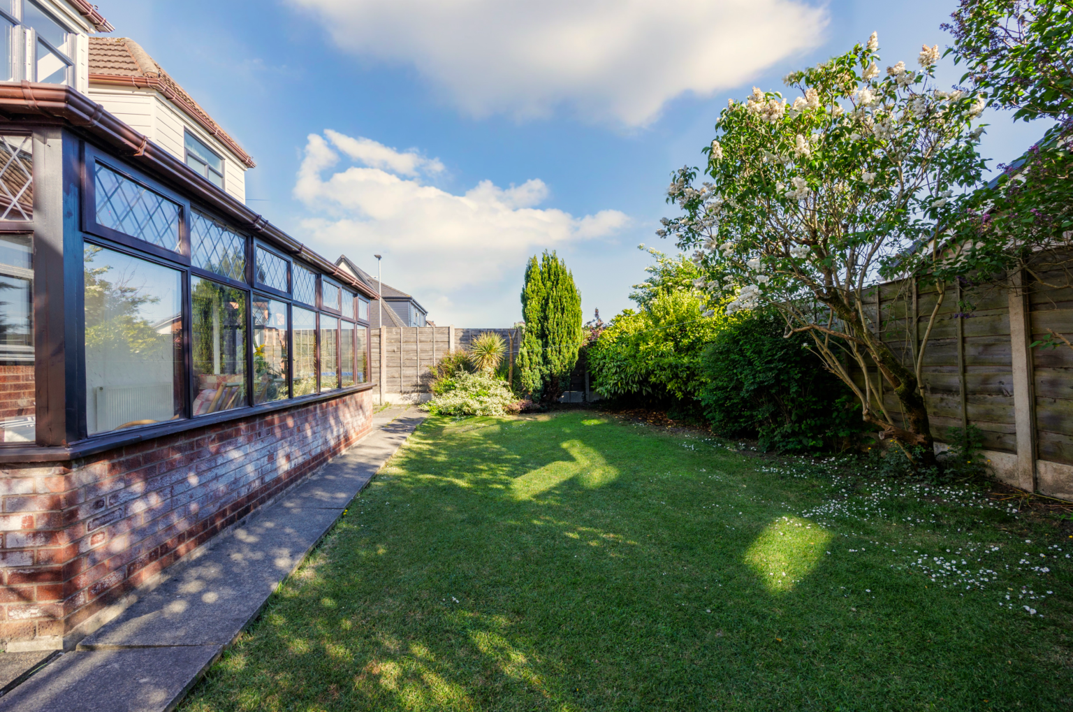 pacious 5 Bedroom Detached Home with Self-Contained Extension For Sale in Lowton (WA3)