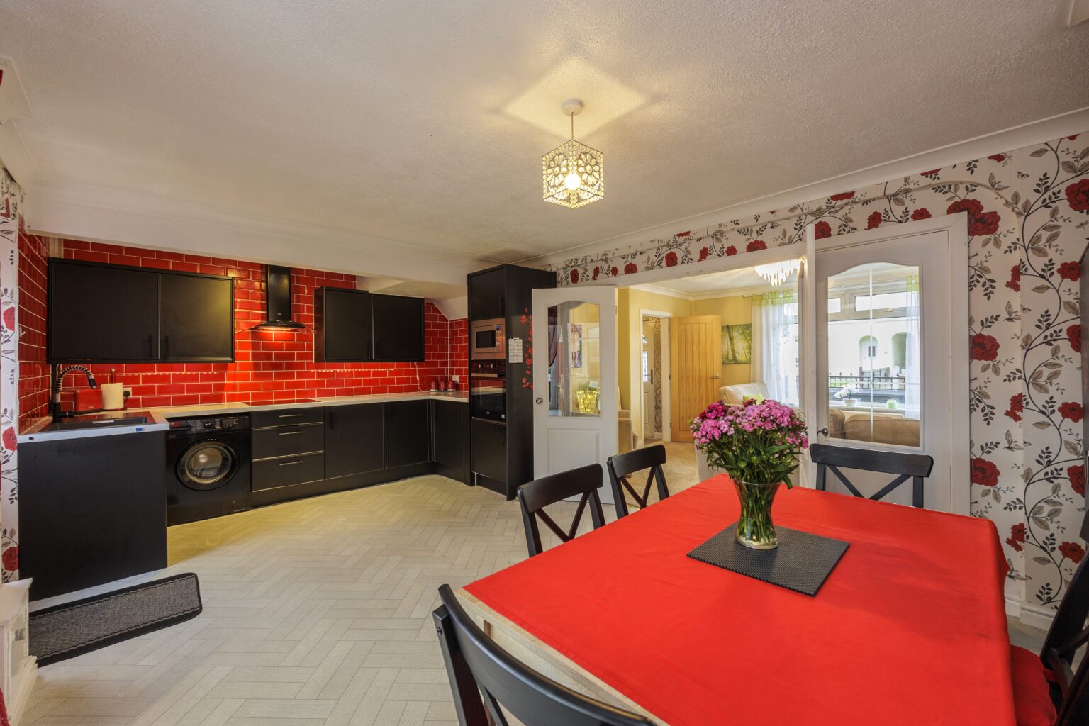 Spacious 3 Bedroom Semi-Detached Home For Sale in Newton-le-willows (WA12)