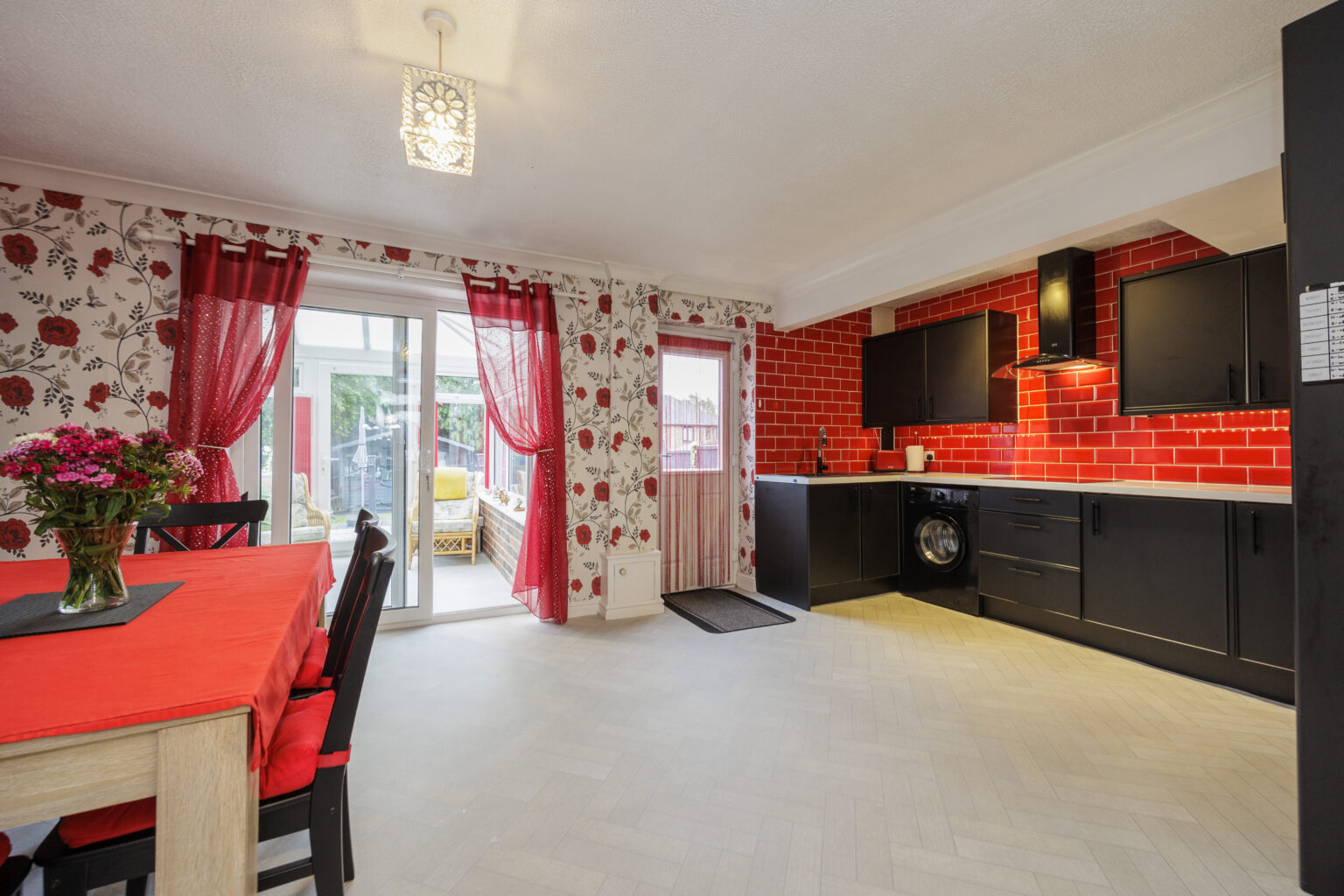 Spacious 3 Bedroom Semi-Detached Home For Sale in Newton-le-willows (WA12)