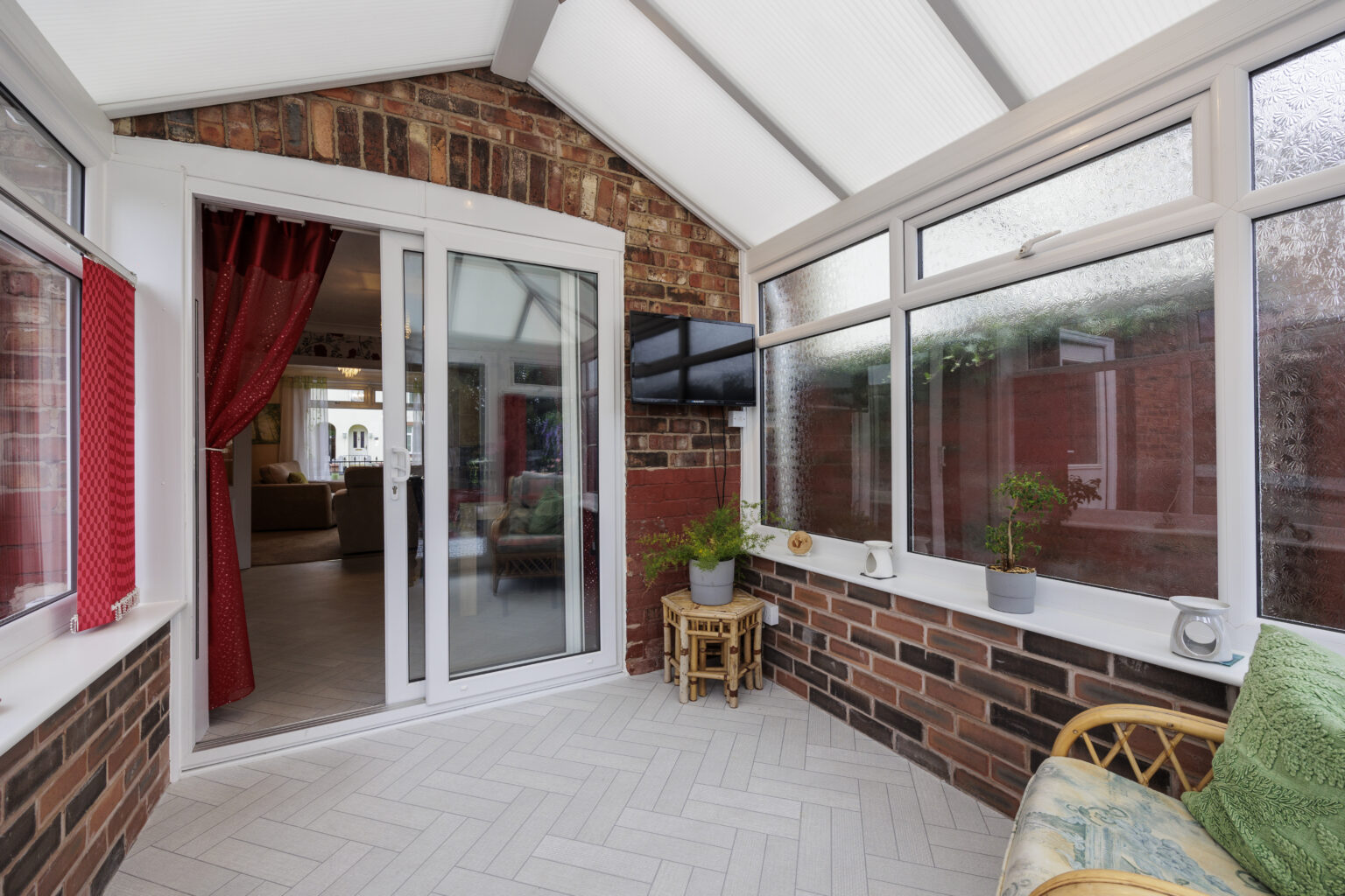 Spacious 3 Bedroom Semi-Detached Home For Sale in Newton-le-willows (WA12)