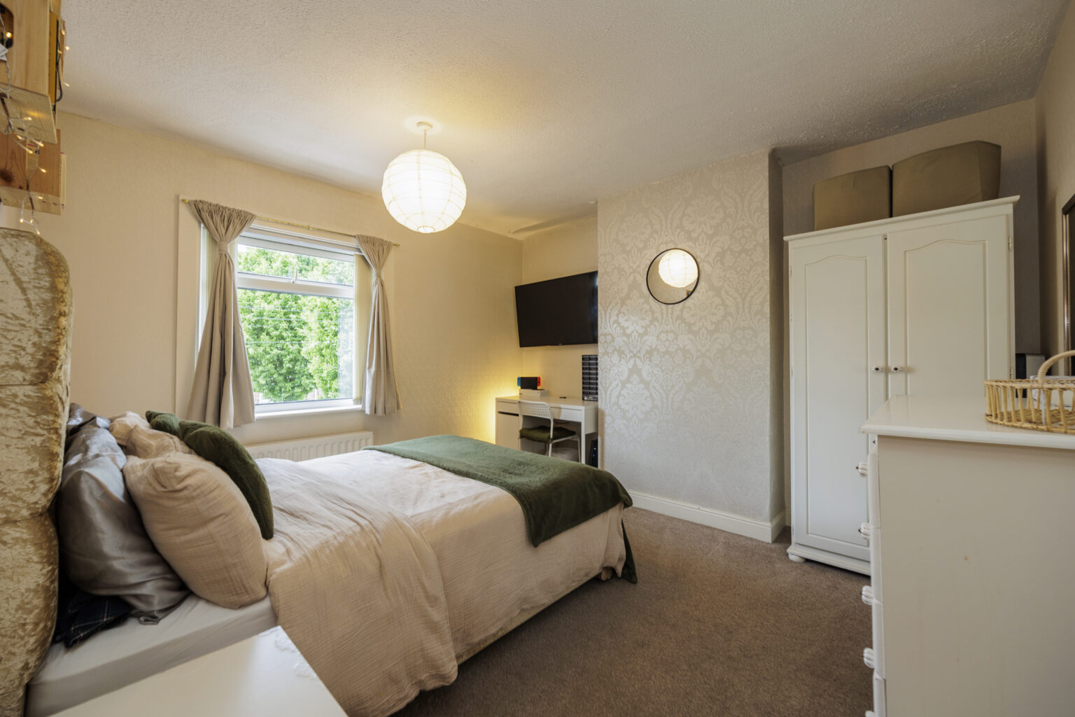 Spacious 3 Bedroom Semi-Detached Home For Sale in Newton-le-willows (WA12)