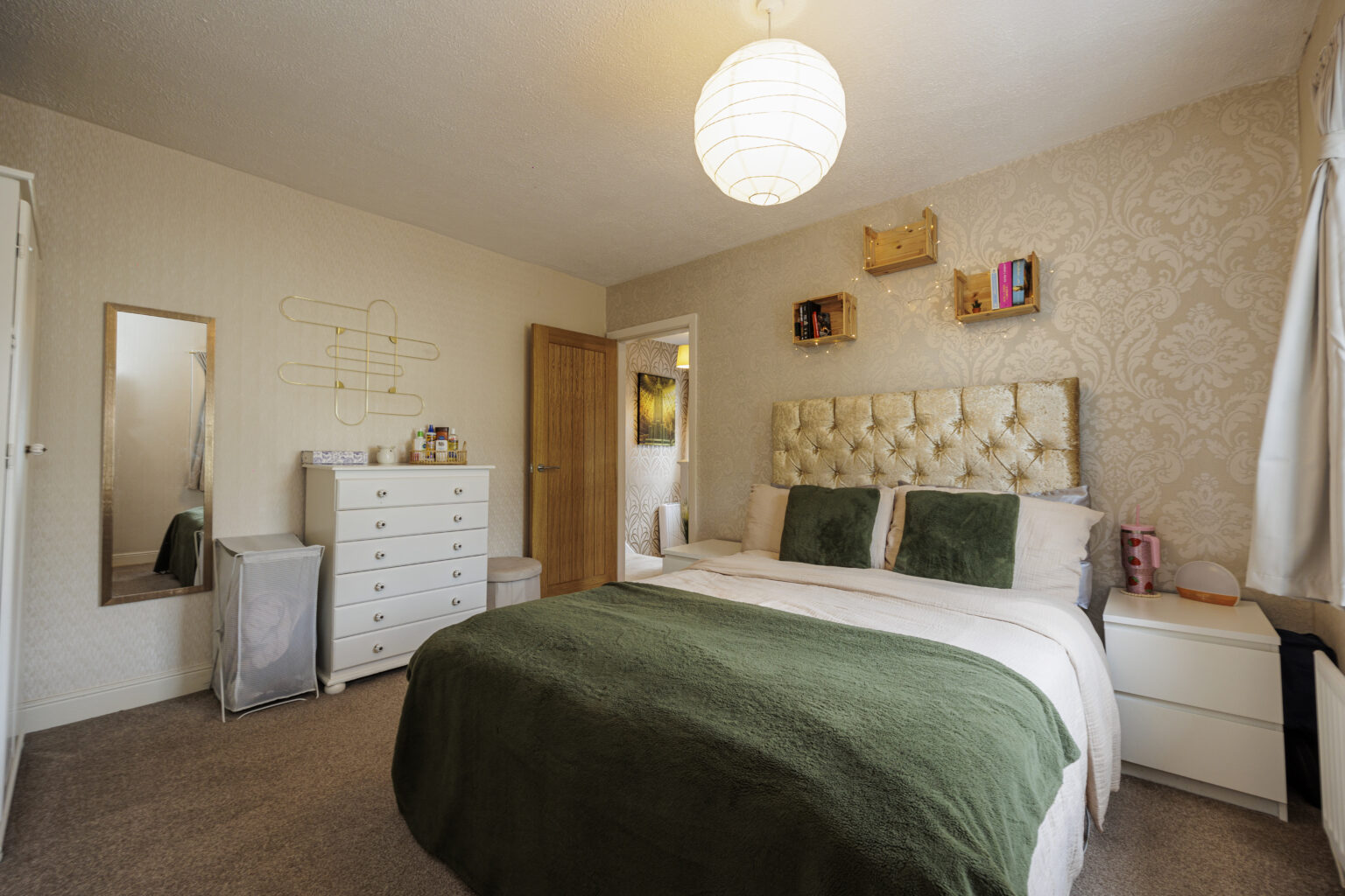 Spacious 3 Bedroom Semi-Detached Home For Sale in Newton-le-willows (WA12)