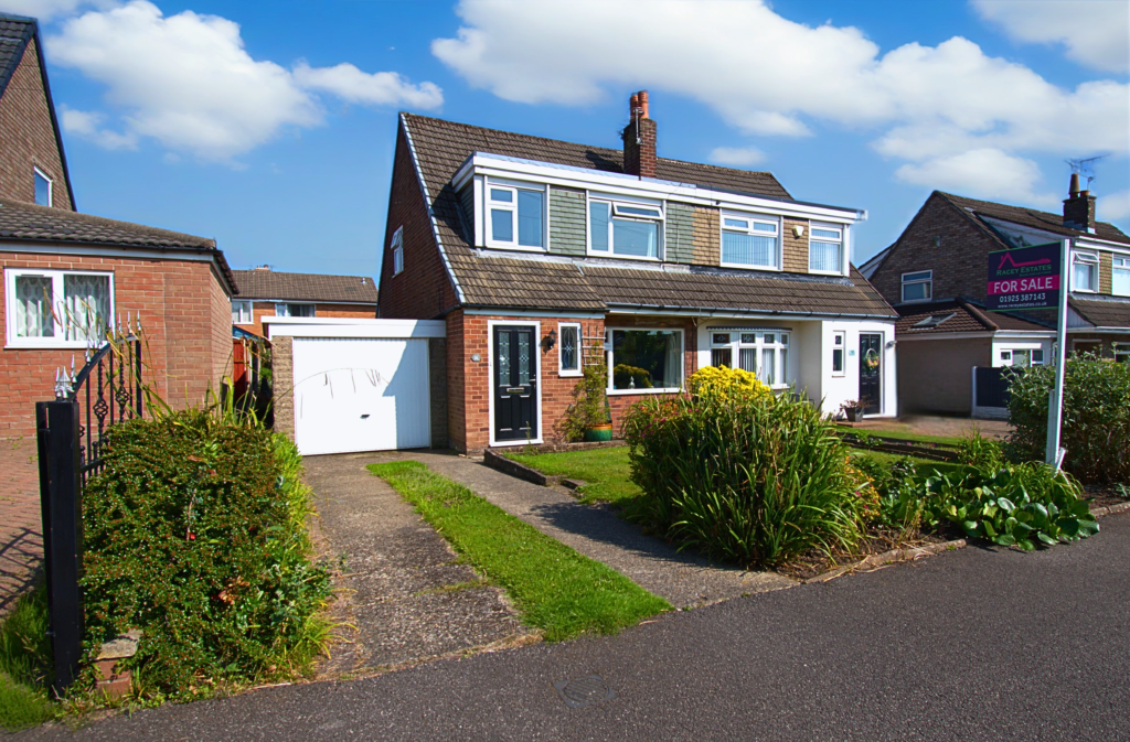 Beautifully Presented 3 Bedroom Semi-Detached House For Sale in Warrington (WA5)