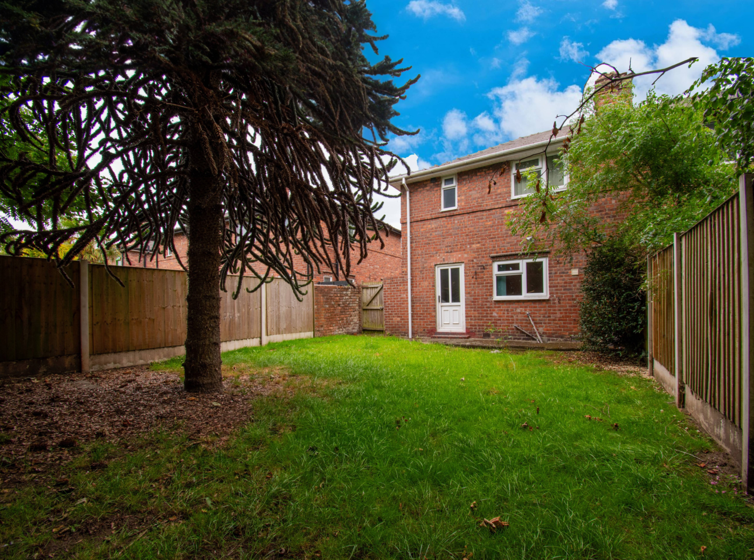 Spacious 3 Bedroom Semi-Detached Home For Sale in Latchford East, Warrington (WA4)