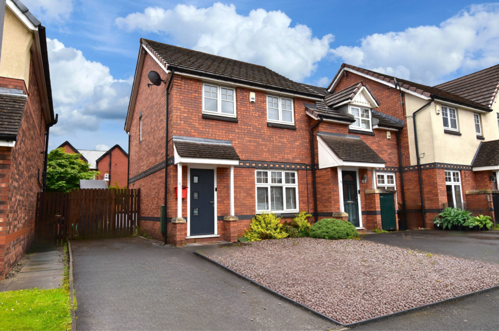Charming 3 Bedroom End-Terraced Home For Sale in Newton-le-Willows (WA12)
