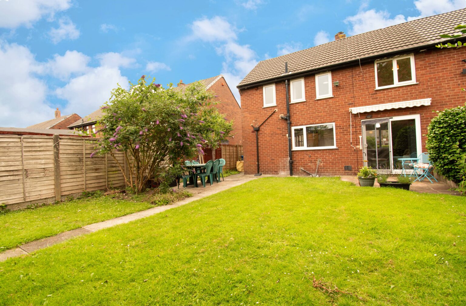 Beautiful and Generously Sized 3 Bedroom Semi-Detached House For Sale in Golborne (WA3)
