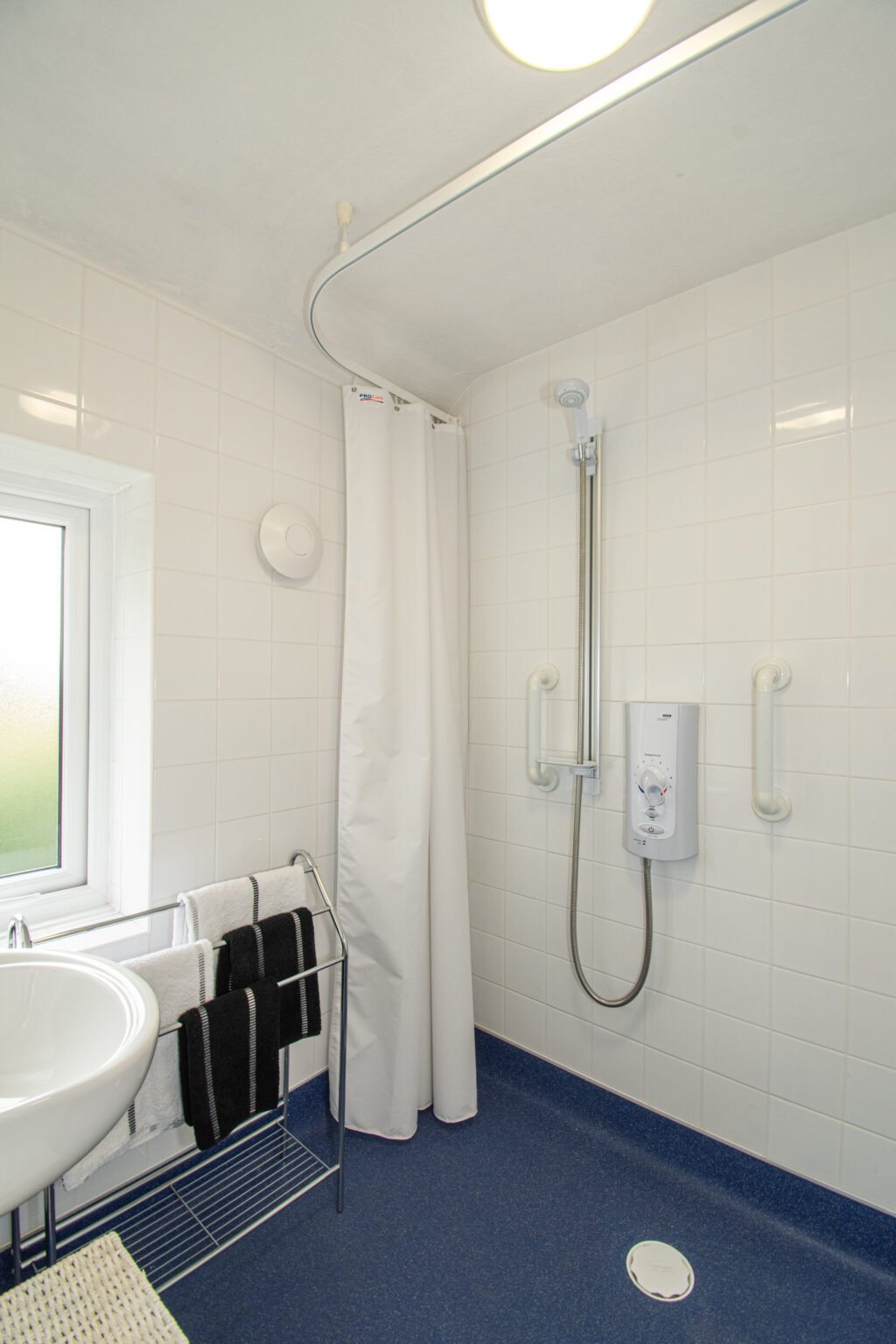 Beautiful and Generously Sized 3 Bedroom Semi-Detached House For Sale in Golborne (WA3)