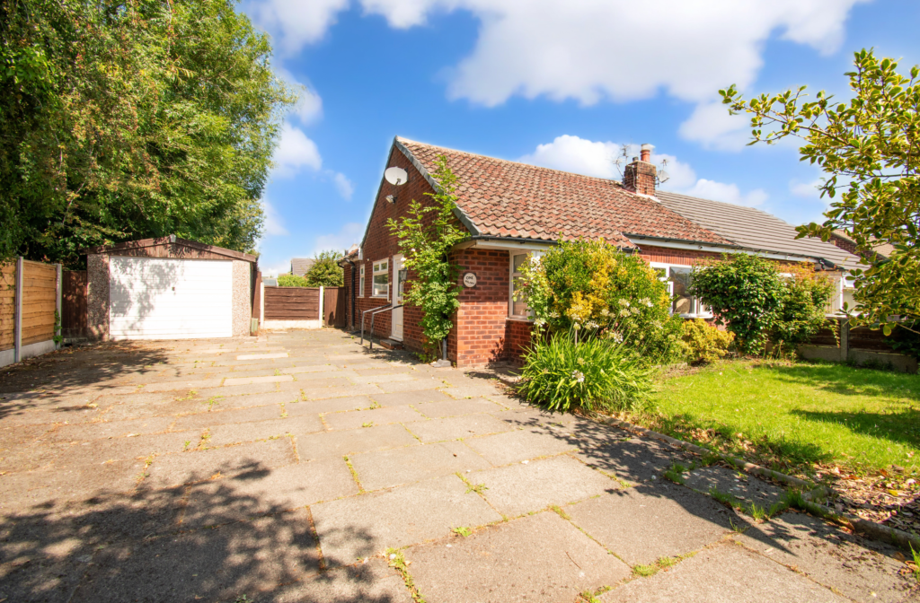 Charming 3 Bed Semi-Detached Bungalow For Sale in Lowton (WA3)