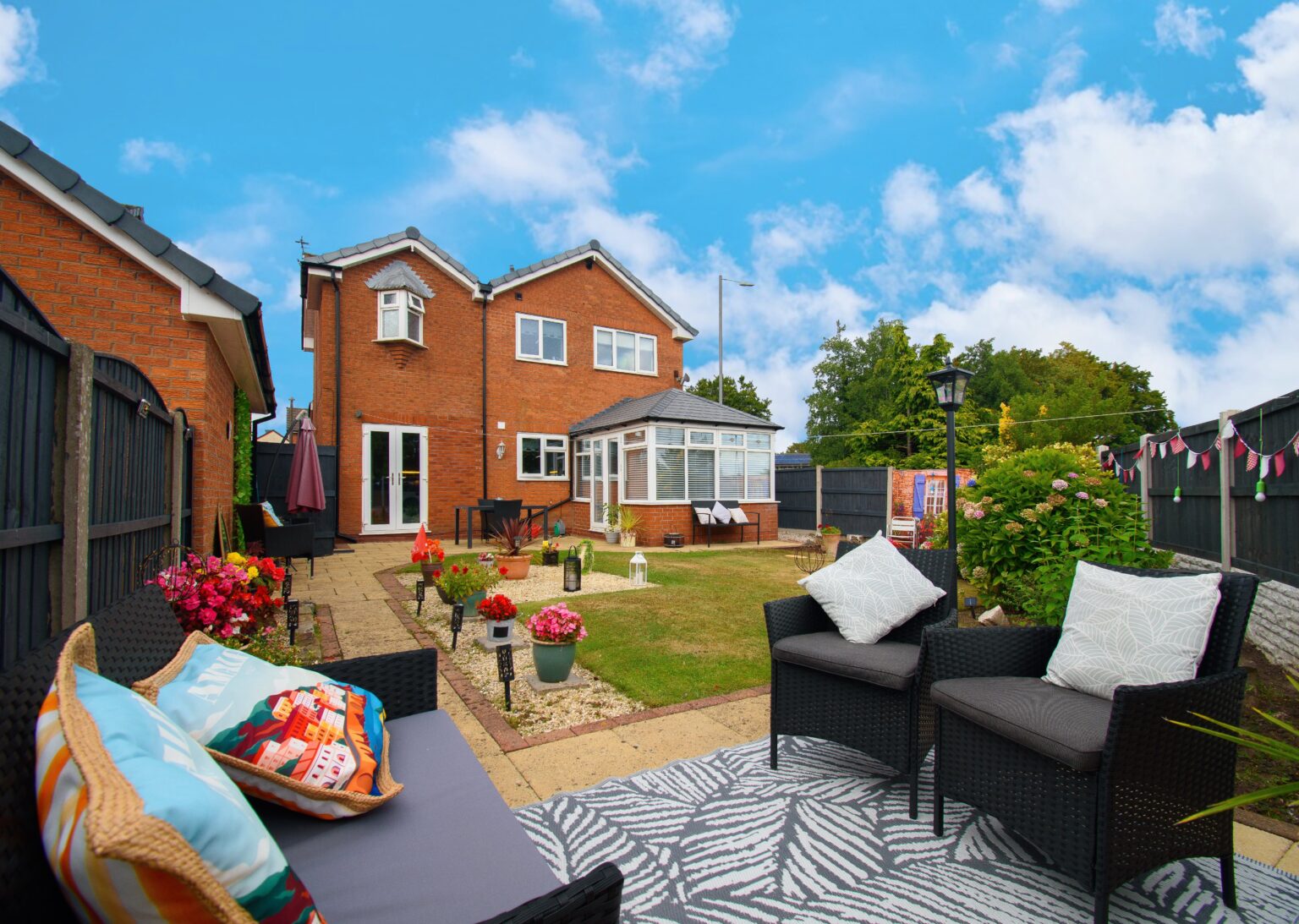 Spacious and Versatile 4/5 Bedroom Detached Family Home For Sale in Newton-le-Willows (WA12)