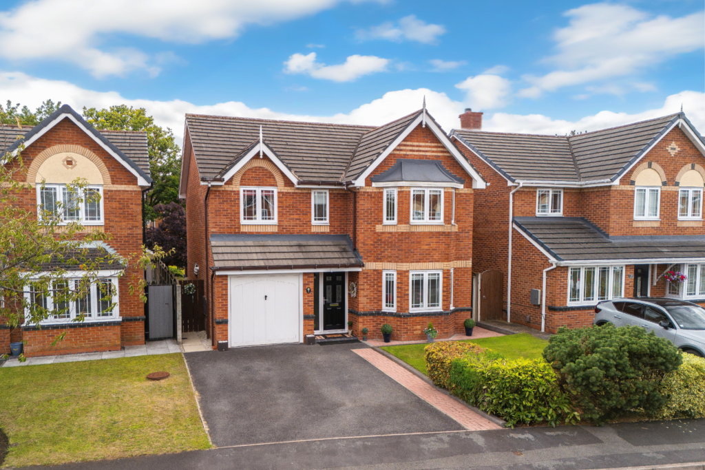 Impressive 4 Bedroom Detached Family Home For Sale in Lowton (WA3)