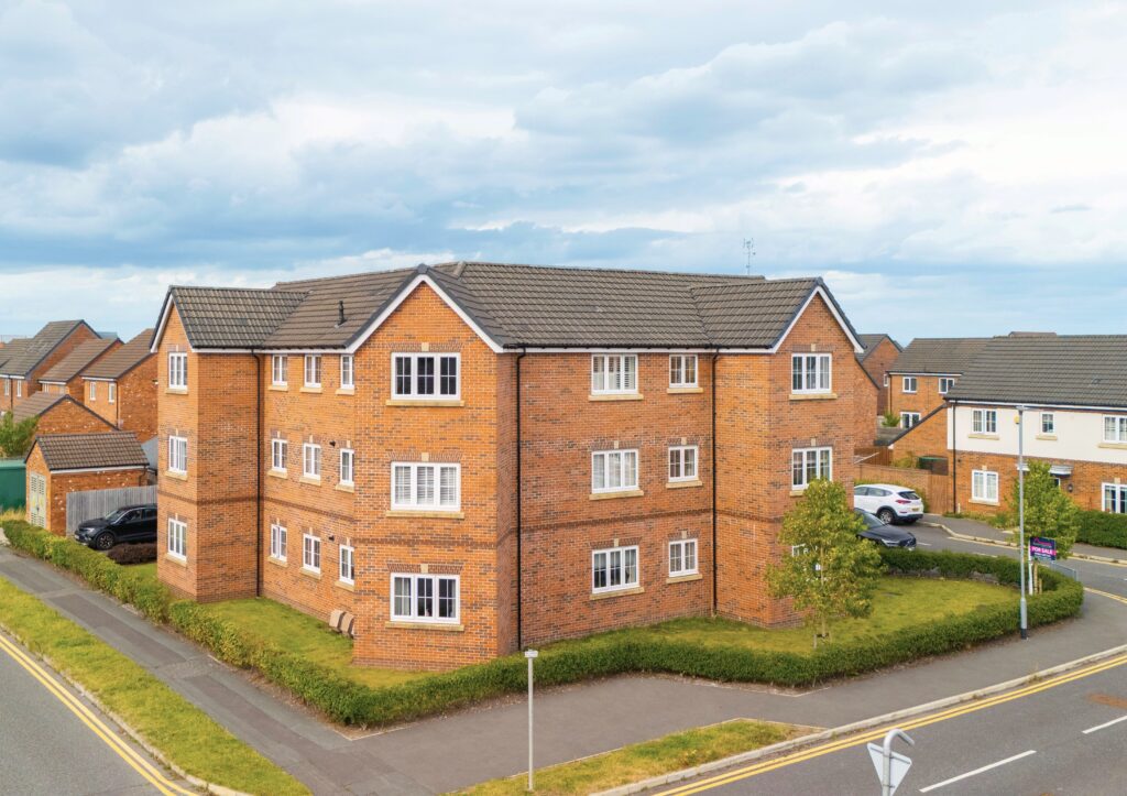 Beautifully Presented 2 Bedroom Ground Floor Apartment For Sale in Great Sankey, Warrington (WA5)