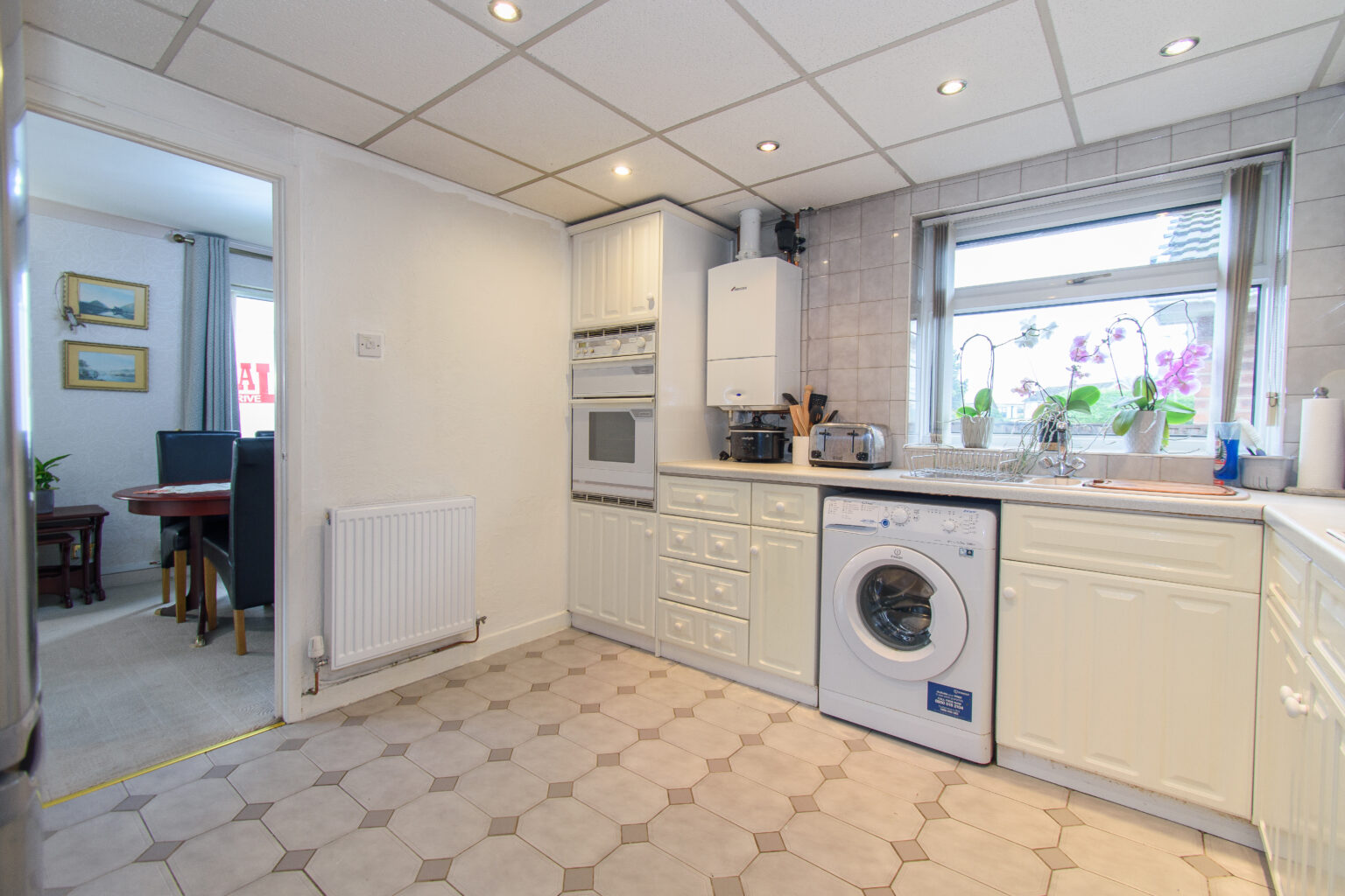 spacious 3-bedroom detached bungalow for sale in Leigh