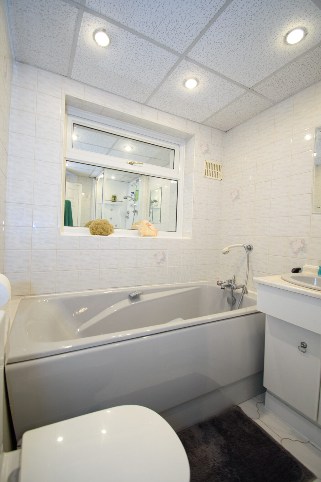 spacious 3-bedroom detached bungalow for sale in Leigh
