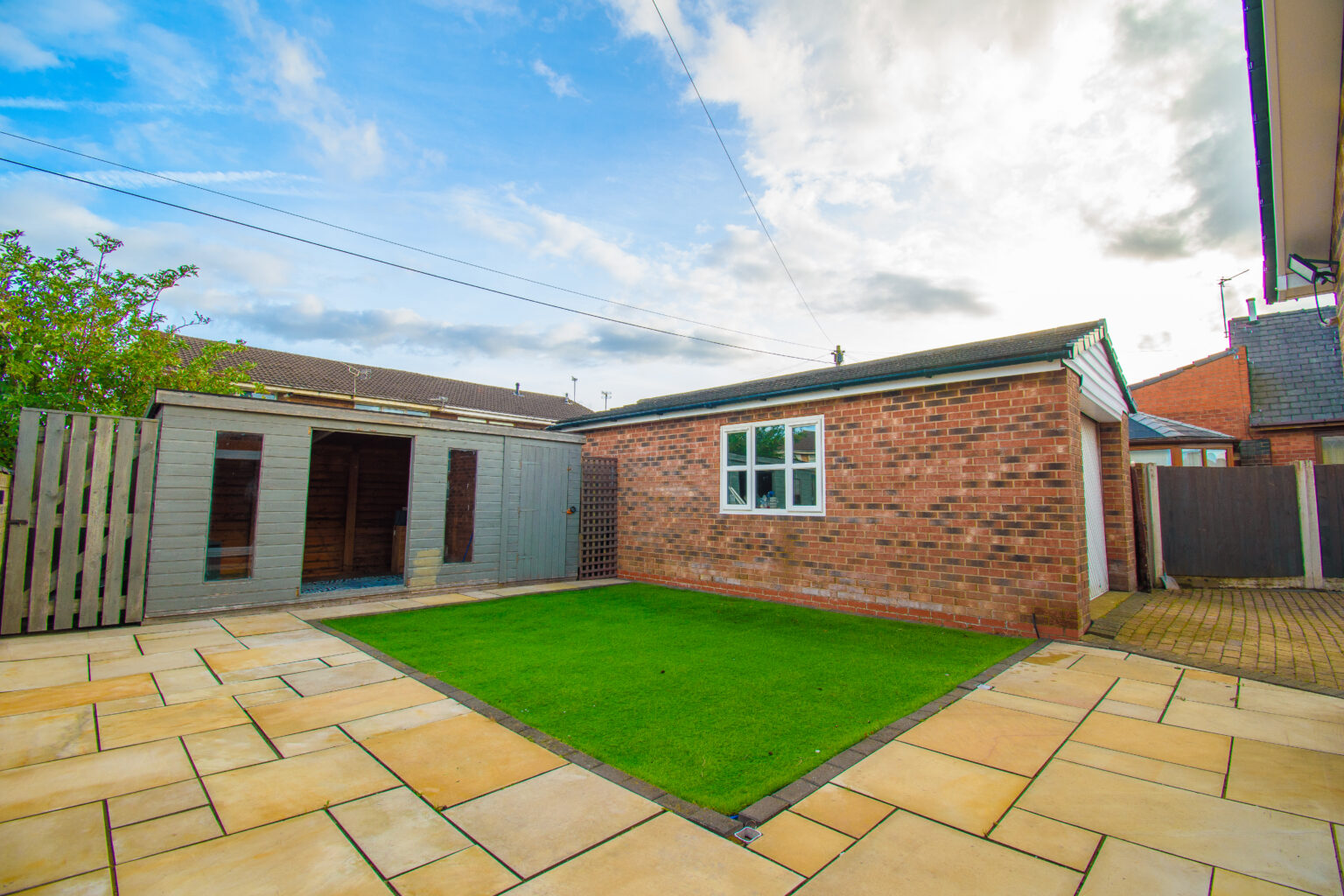 Modern 4/5 Bedroom Detached House For Sale in Haydock (WA11)
