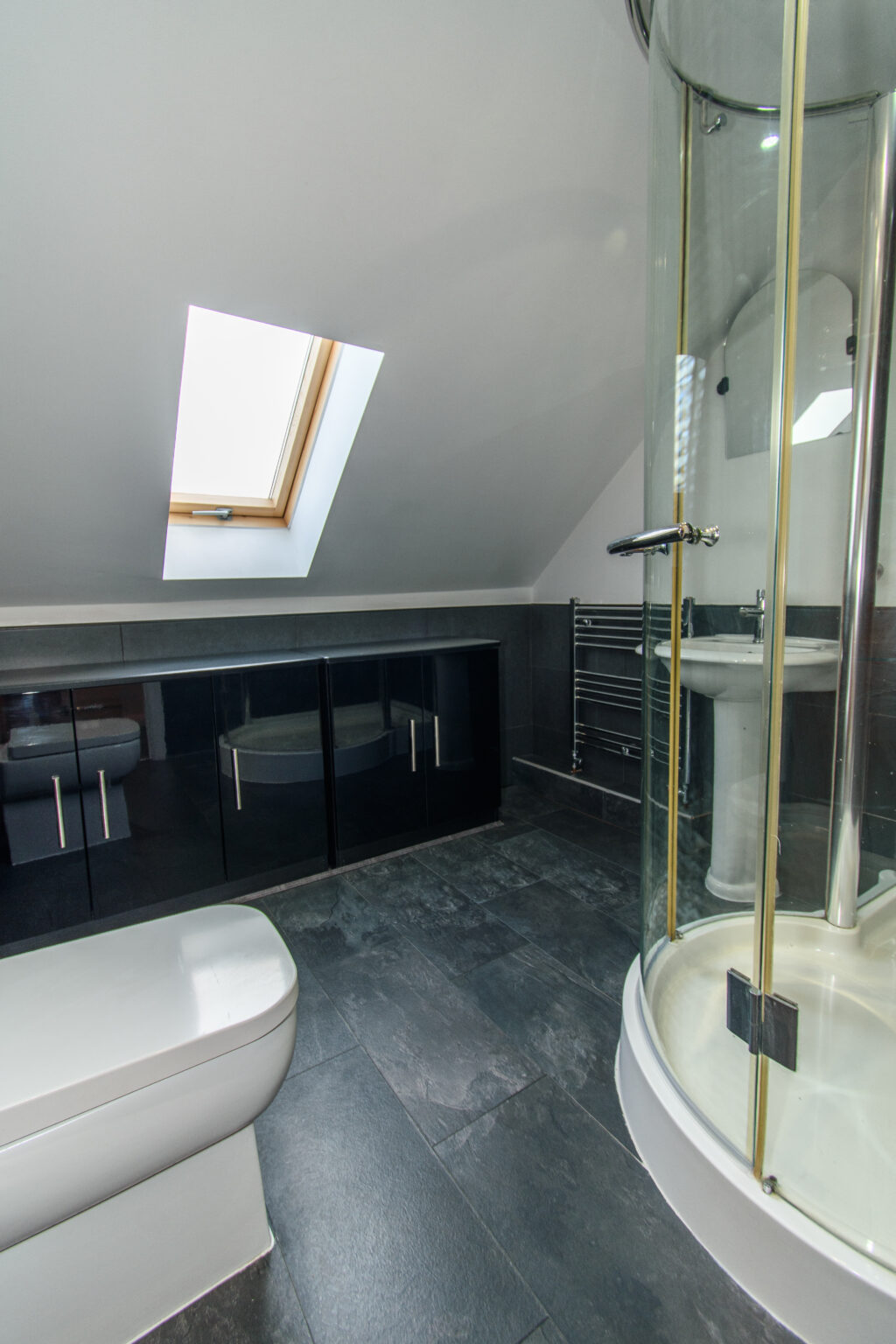 Modern 4/5 Bedroom Detached House For Sale in Haydock (WA11)