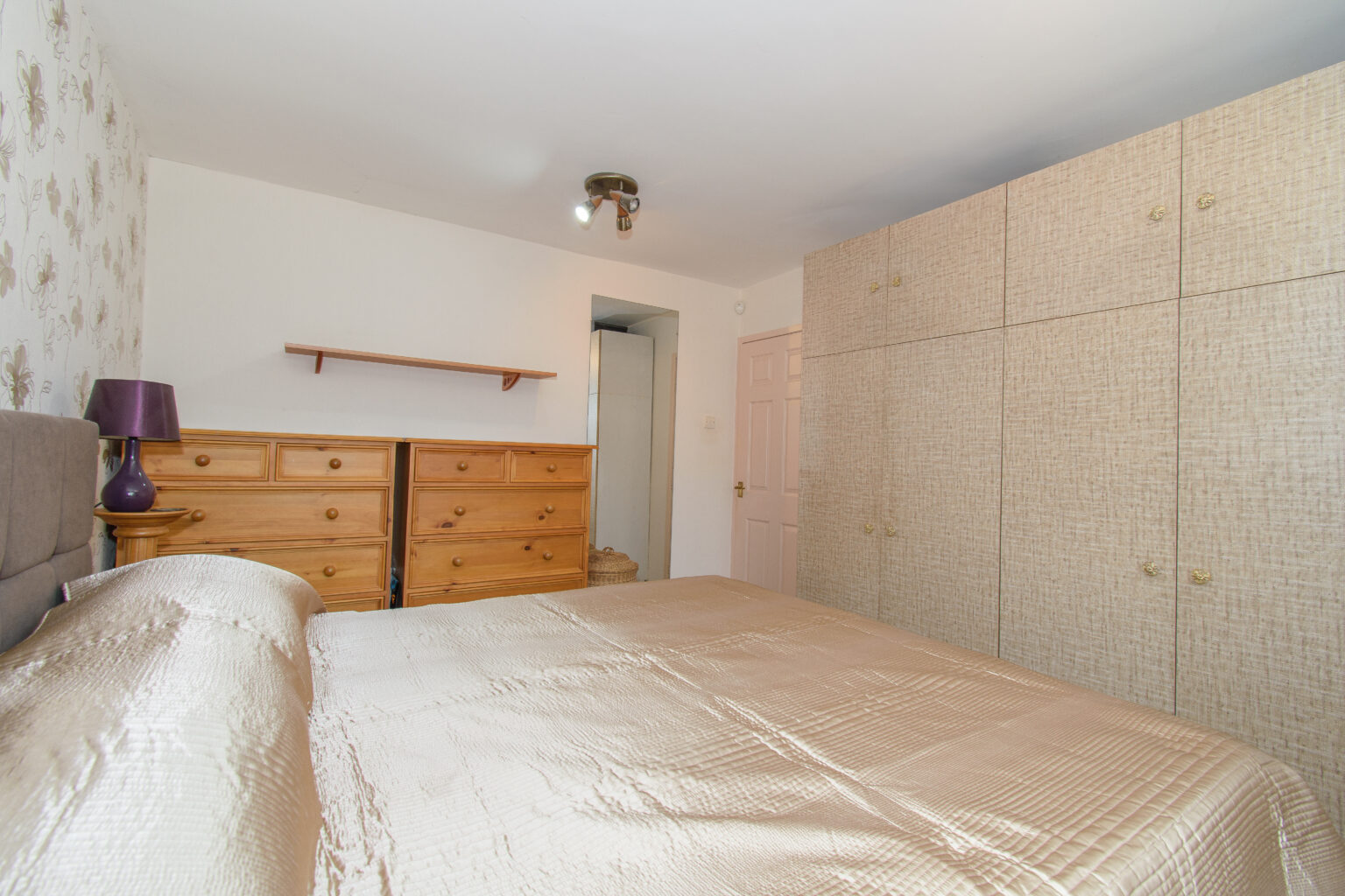 spacious 3-bedroom detached bungalow for sale in Leigh