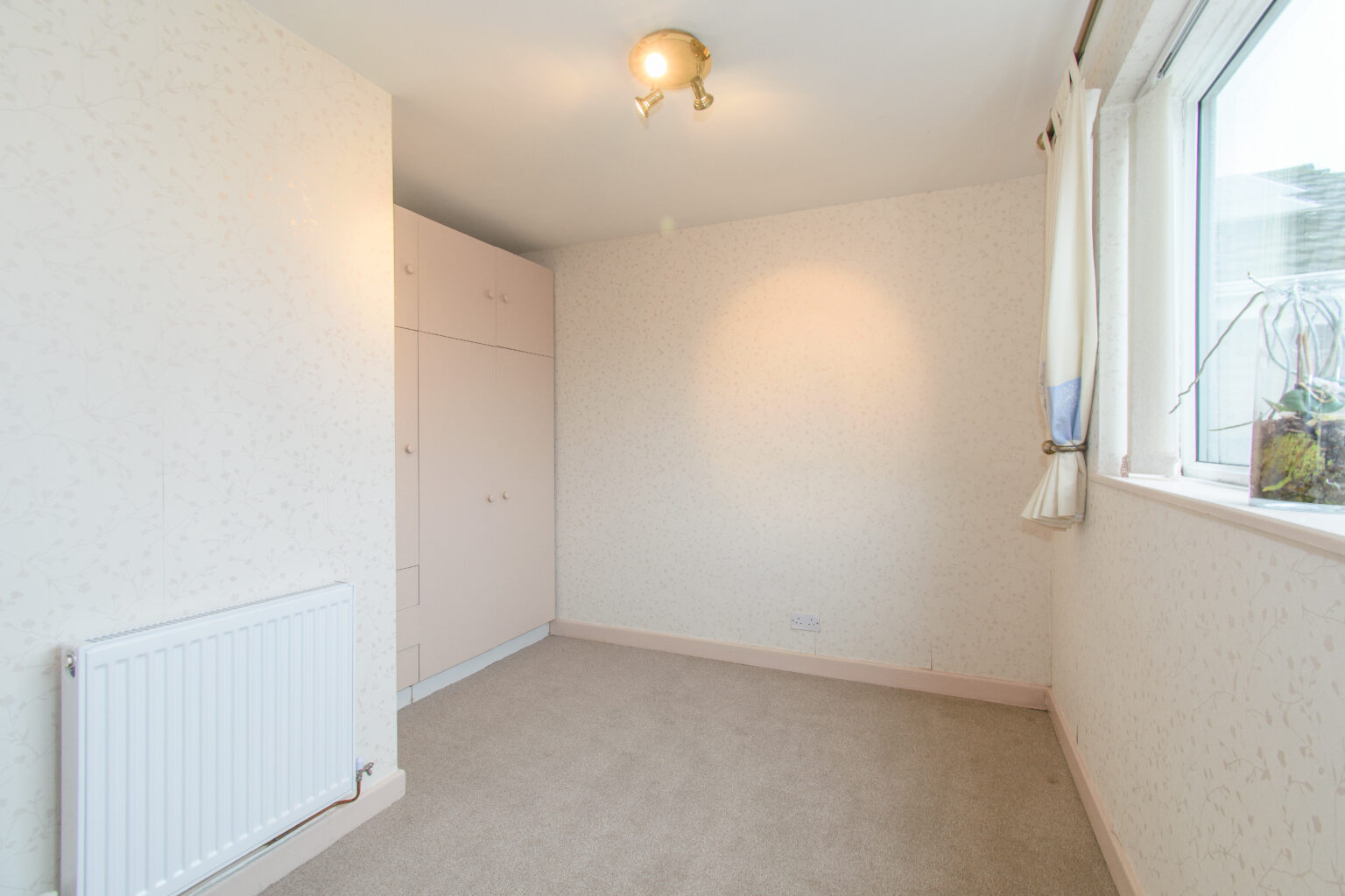 spacious 3-bedroom detached bungalow for sale in Leigh