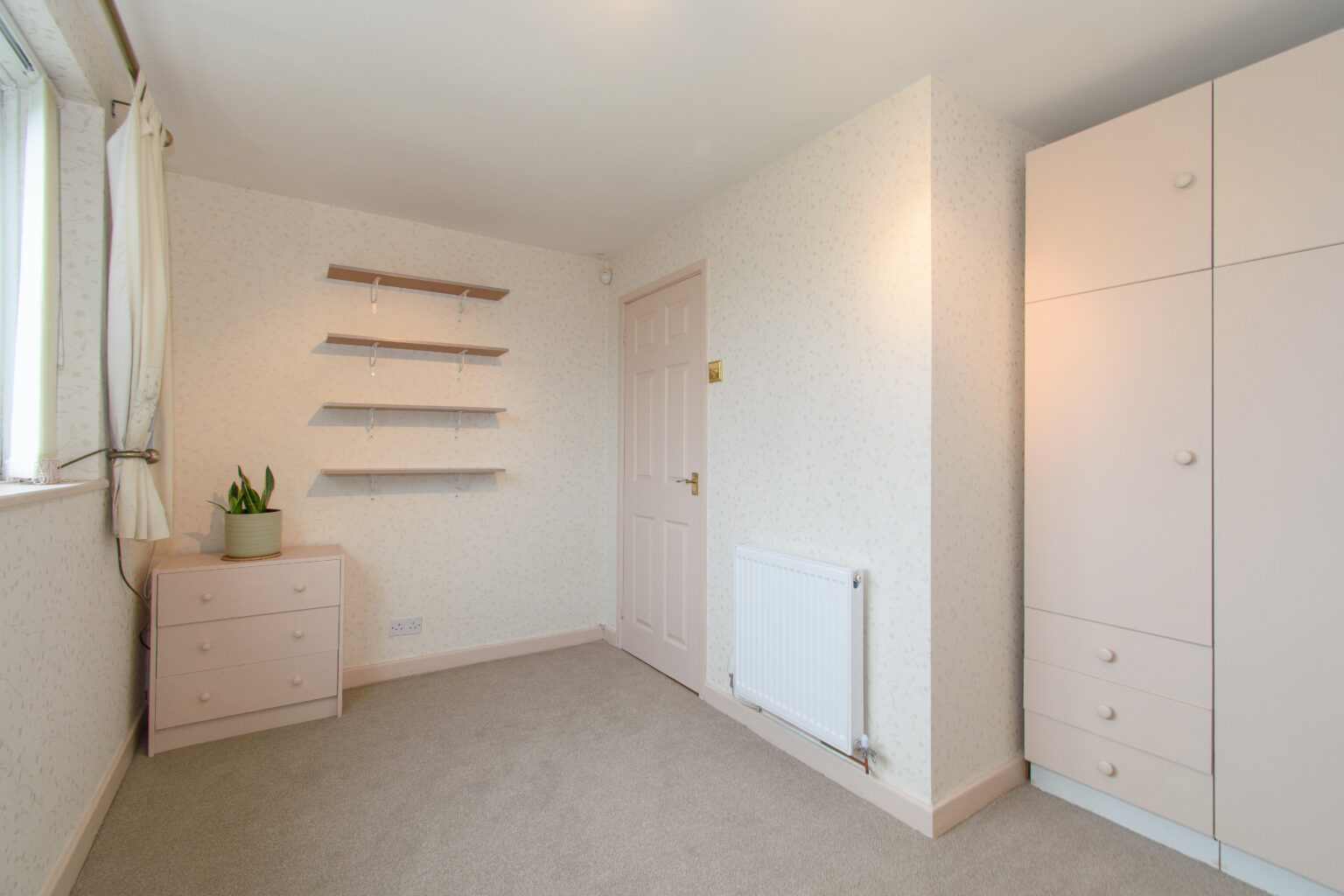 spacious 3-bedroom detached bungalow for sale in Leigh