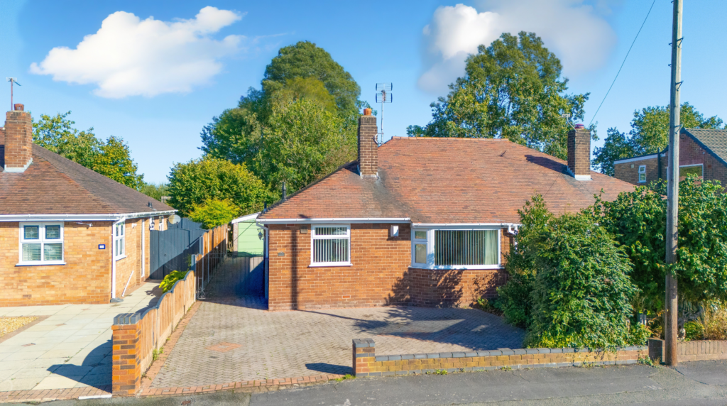 Charming 2 Bedroom Semi-Detached Bungalow For Sale in Paddington, Warrington (WA1)