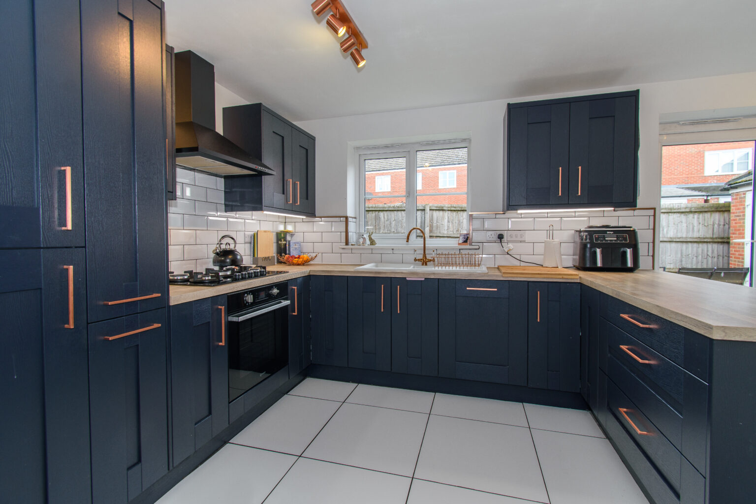 Beautifully Updated 3 Bedroom Detached Home For Sale in Newton-Le-Willows (WA12)