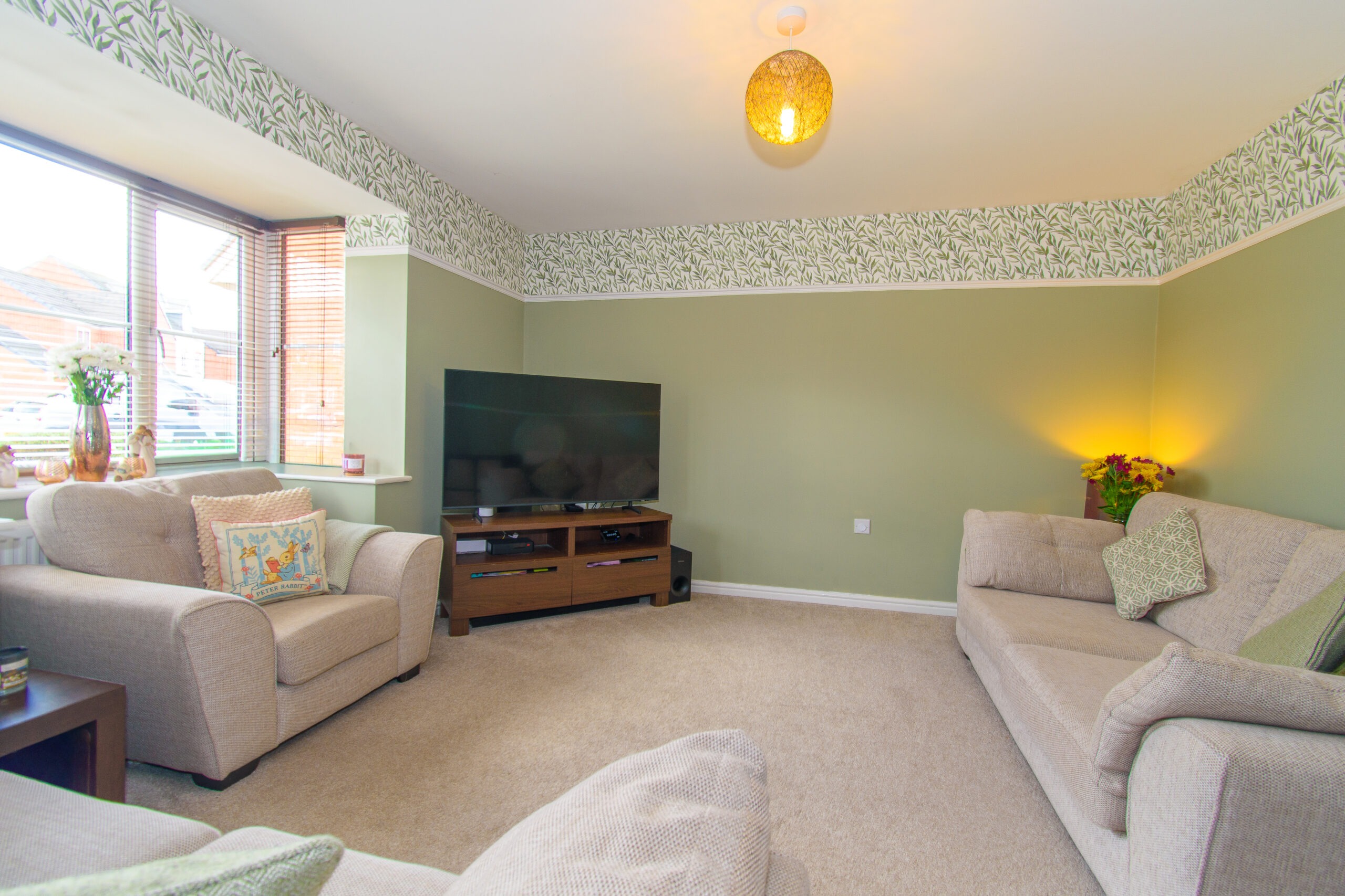 DSC_0076 Beautifully Updated 3 Bedroom Detached Home For Sale in Newton-Le-Willows (WA12)