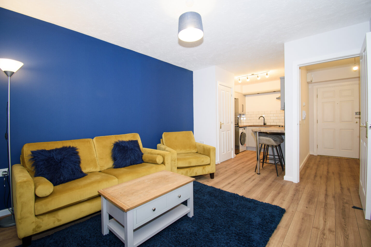 Luxury, Fully Renovated & Furnished 2 bedroom apartment To Let in Warrington town centre (WA1)